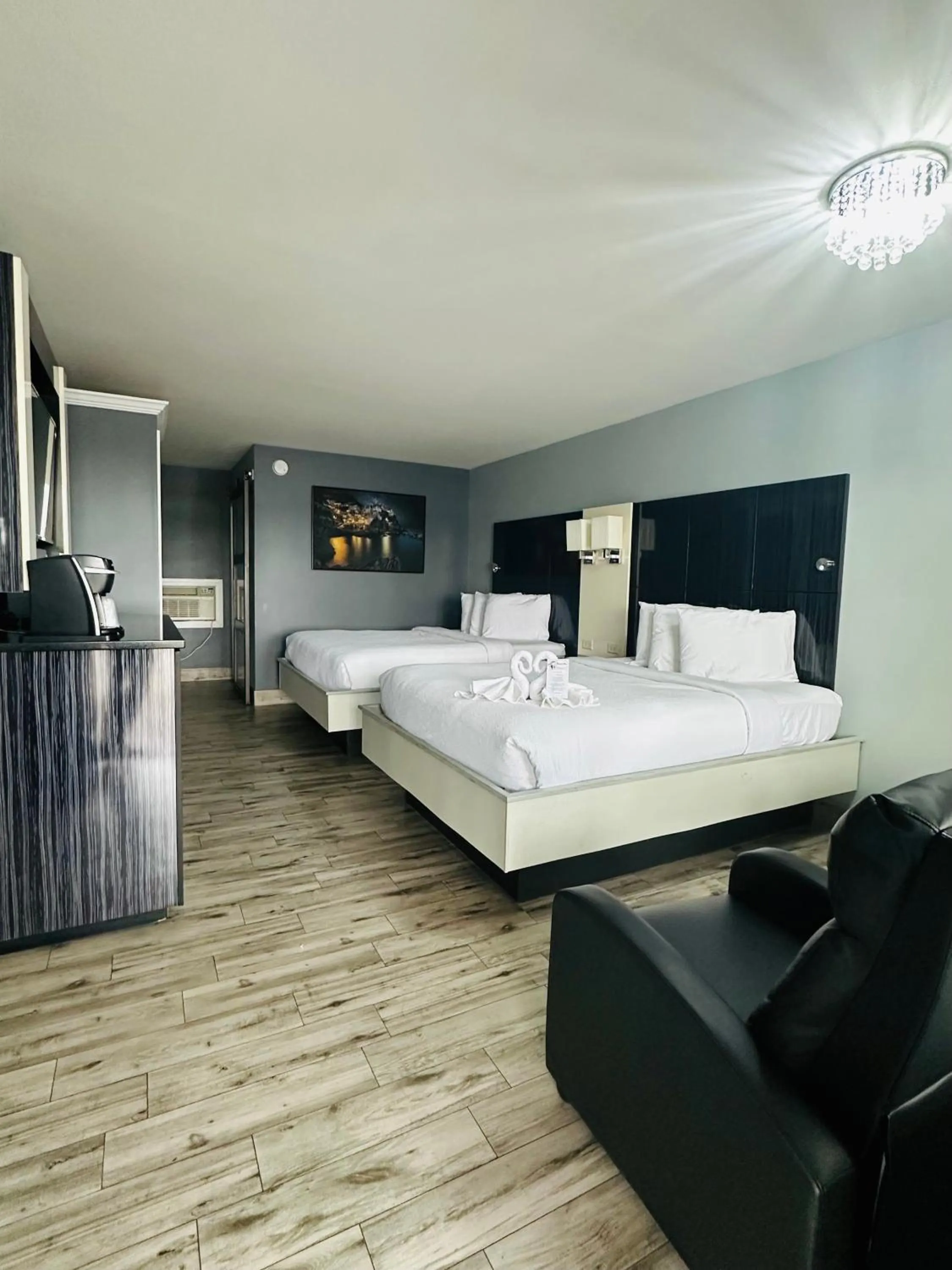 Bed in Historic Waterfront Marion Motor Lodge in downtown St Augustine