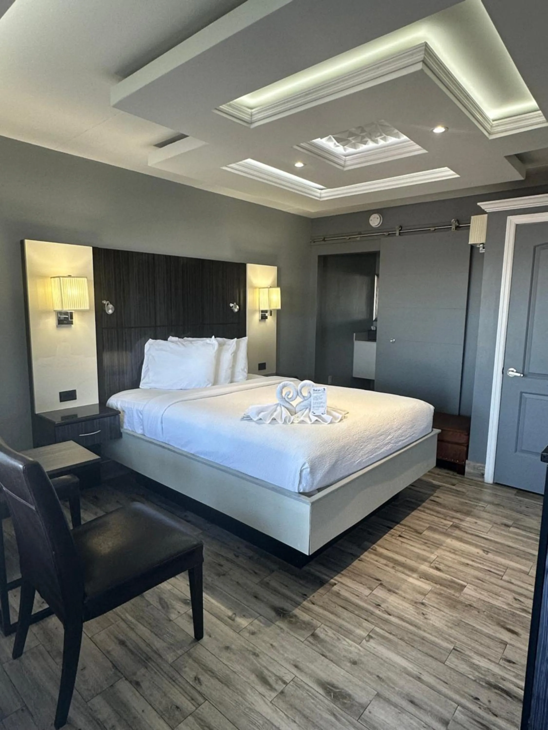 Bed in Historic Waterfront Marion Motor Lodge in downtown St Augustine