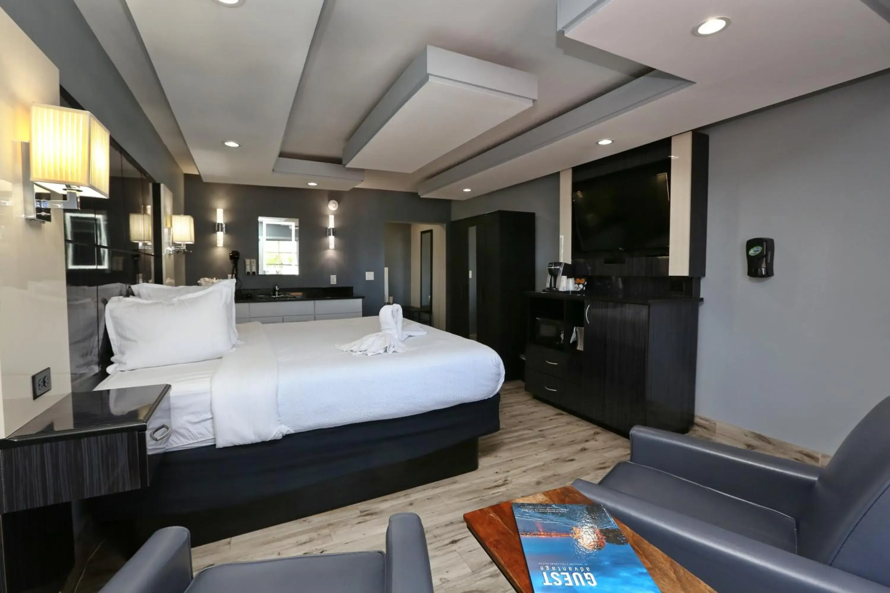 Single Room - Disability Access in Historic Waterfront Marion Motor Lodge in downtown St Augustine Single Room - Disability Access in Historic Waterfront Marion Motor Lodge in downtown St Augustine