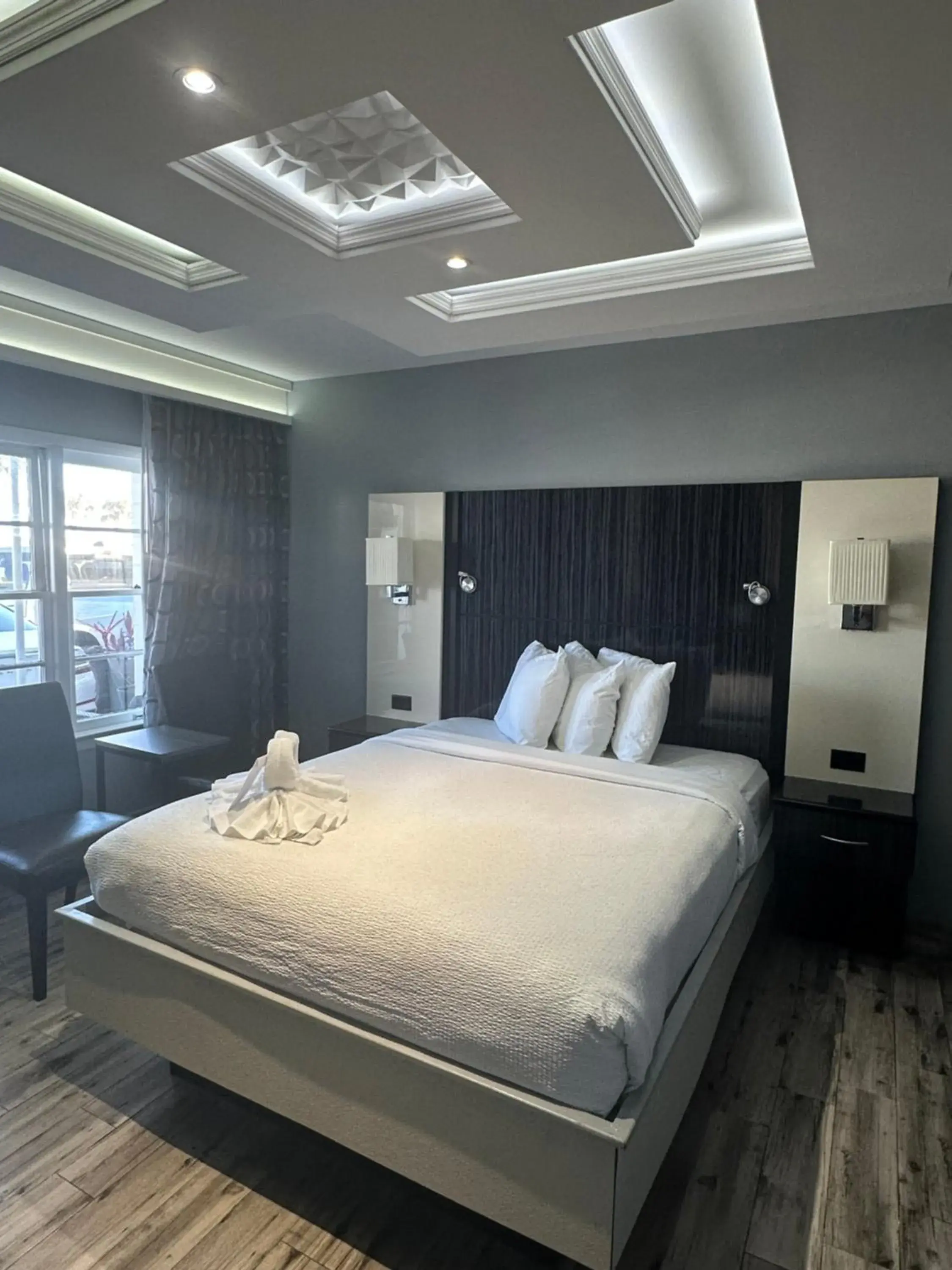 Queen Room with Sea View in Historic Waterfront Marion Motor Lodge in downtown St Augustine Queen Room with Sea View in Historic Waterfront Marion Motor Lodge in downtown St Augustine