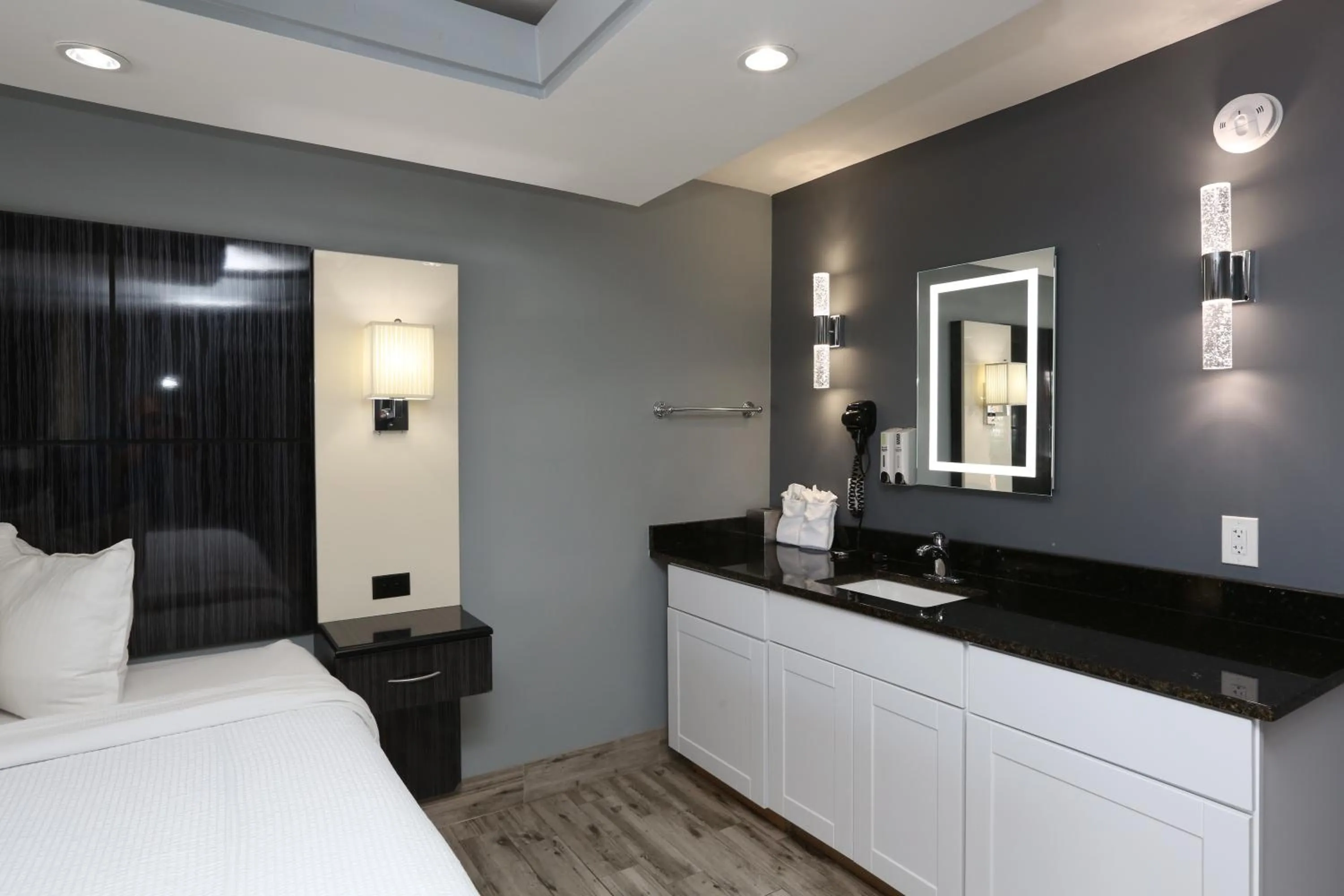 Bedroom, Bed in Historic Waterfront Marion Motor Lodge in downtown St Augustine