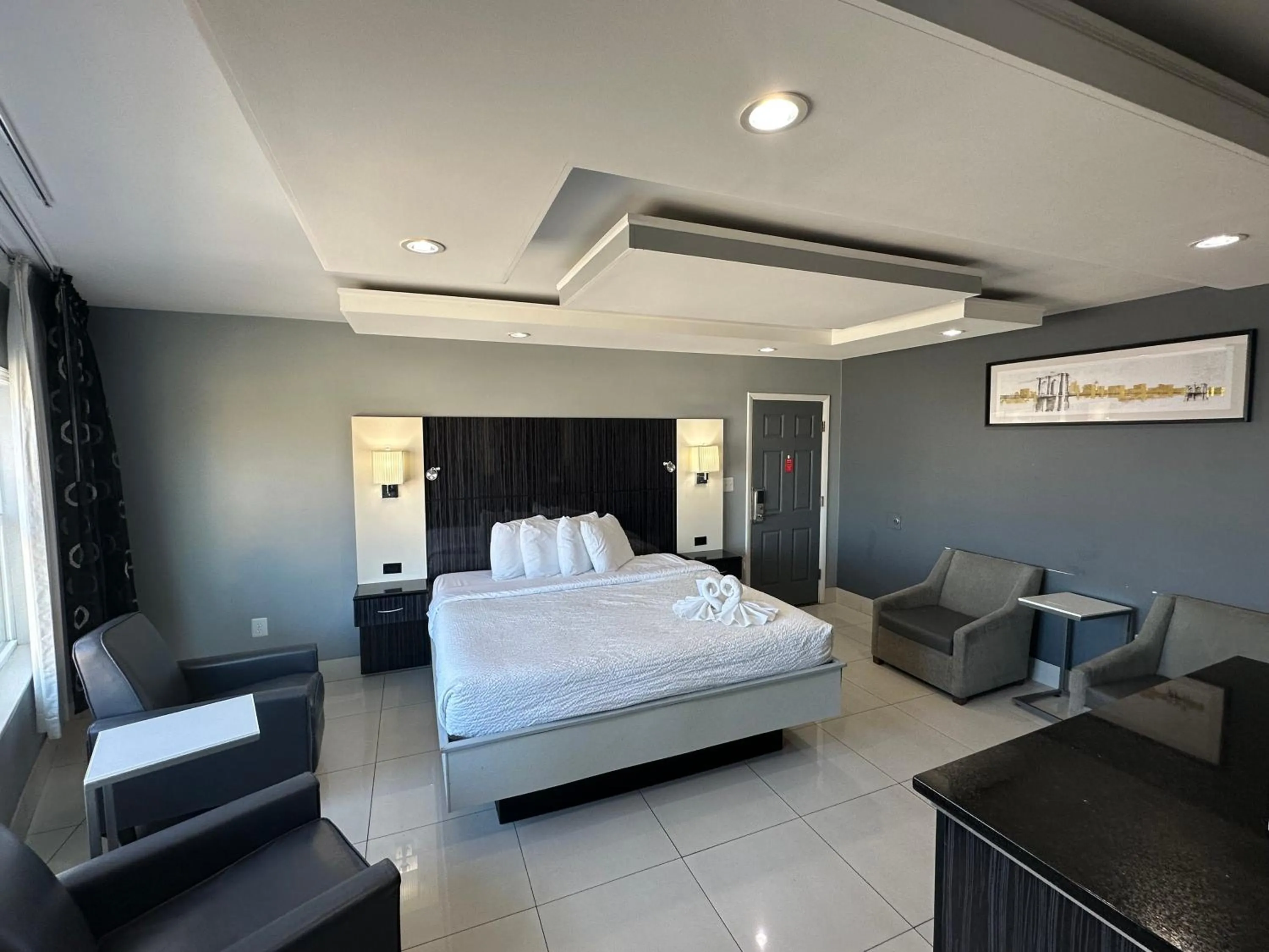 Bed in Historic Waterfront Marion Motor Lodge in downtown St Augustine