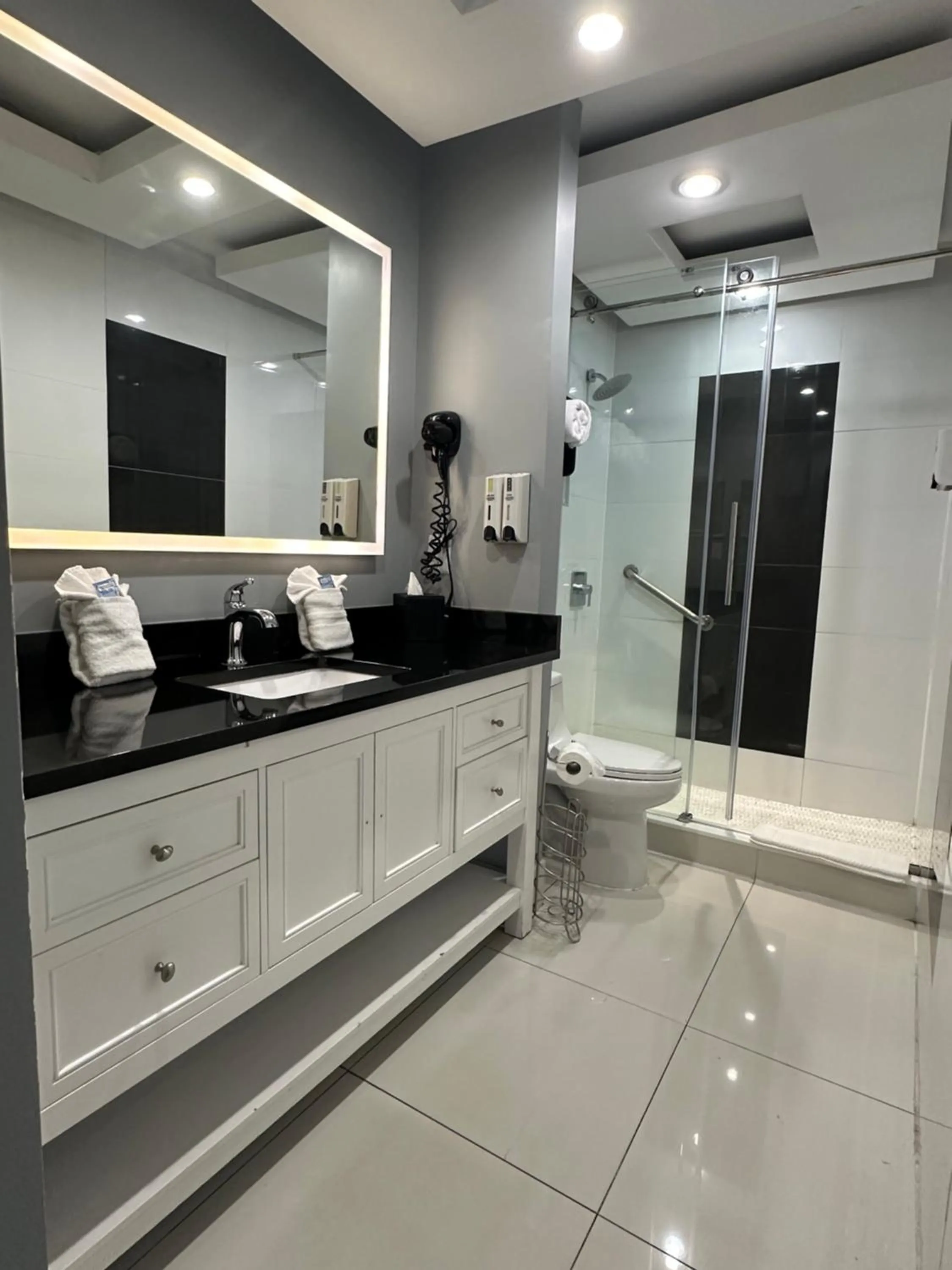 Bathroom in Historic Waterfront Marion Motor Lodge in downtown St Augustine