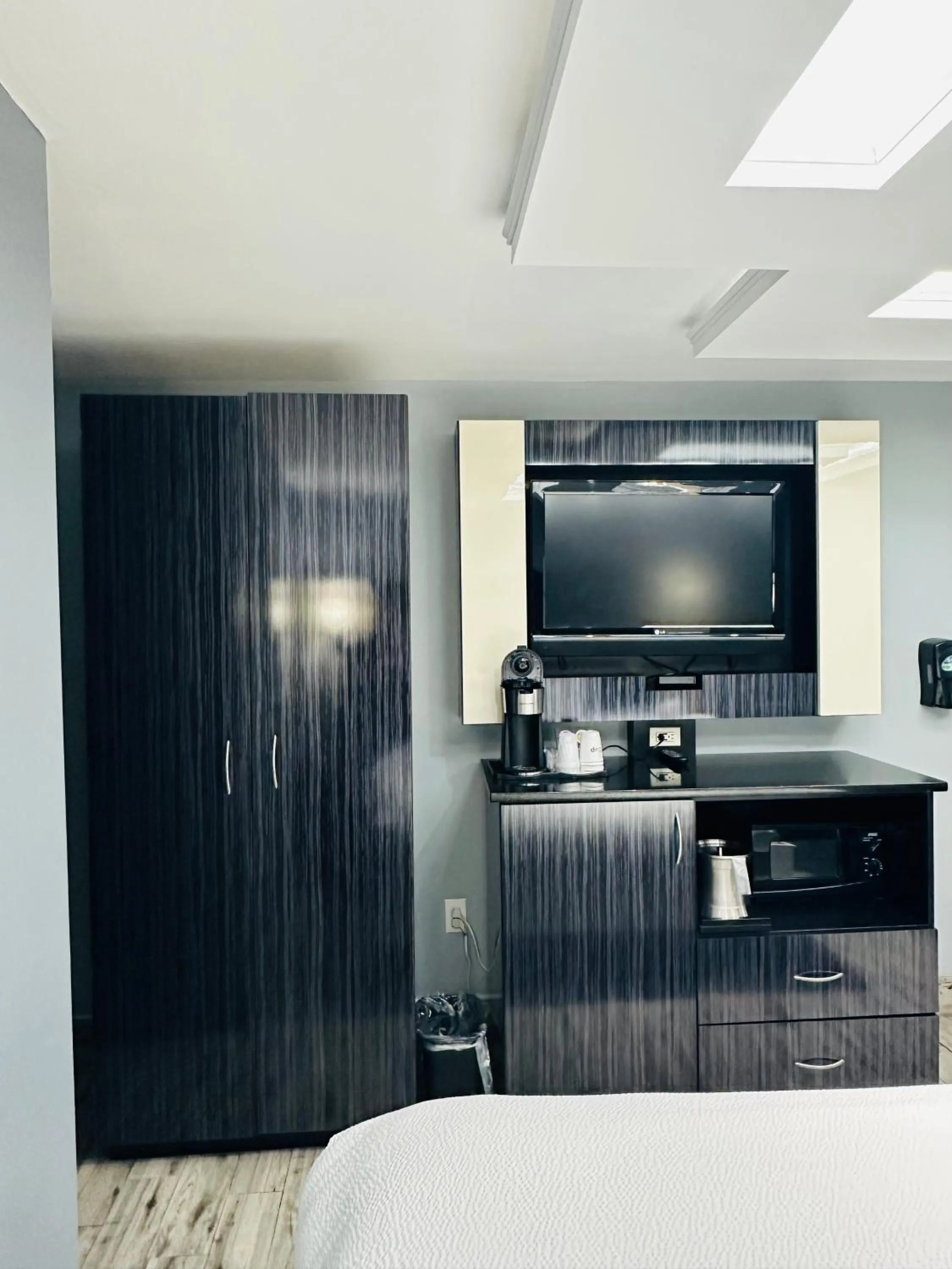 TV and multimedia in Historic Waterfront Marion Motor Lodge in downtown St Augustine