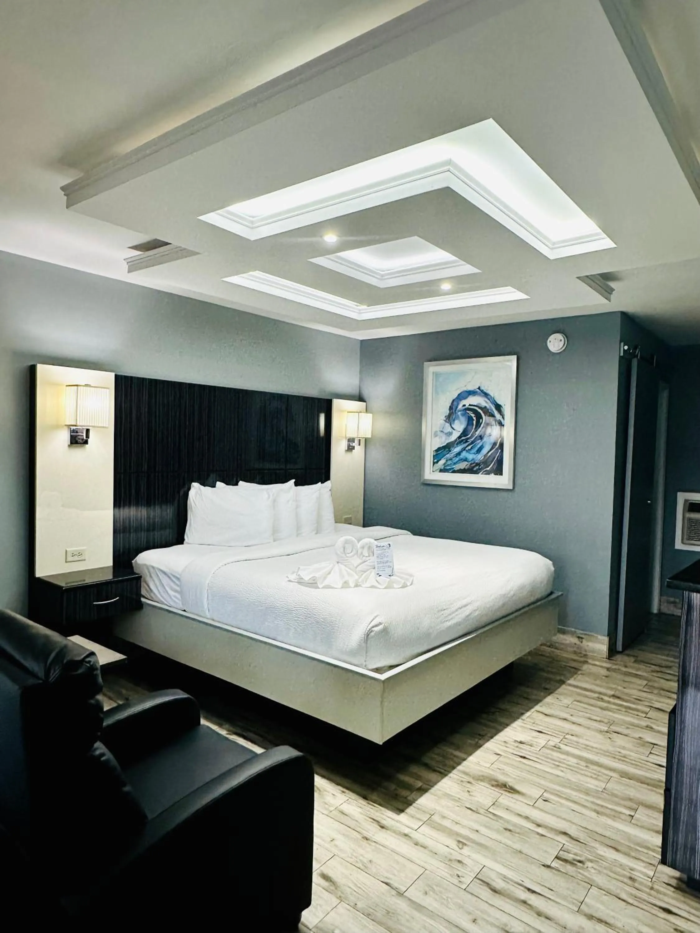 Bed in Historic Waterfront Marion Motor Lodge in downtown St Augustine