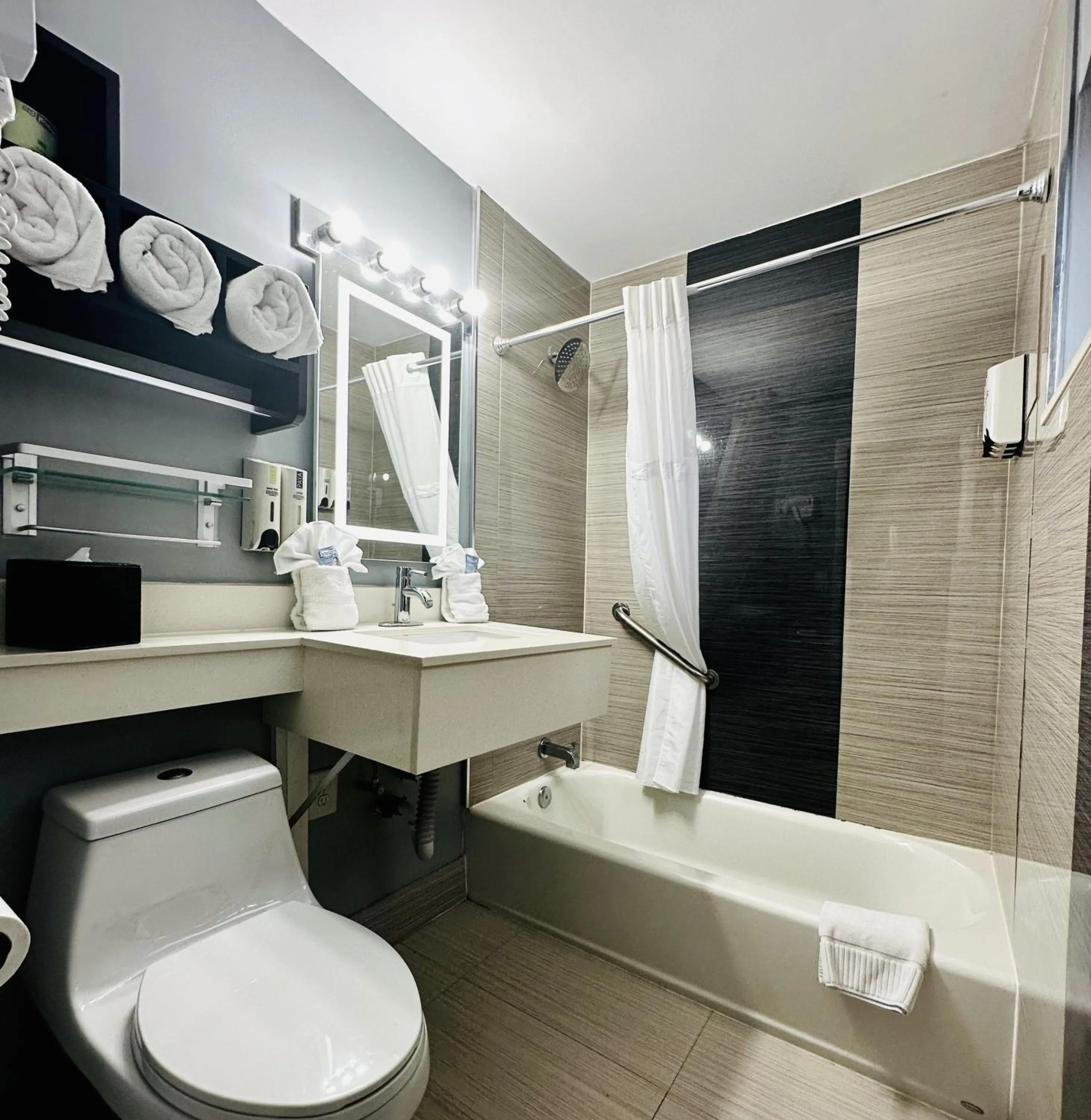 Shower in Historic Waterfront Marion Motor Lodge in downtown St Augustine