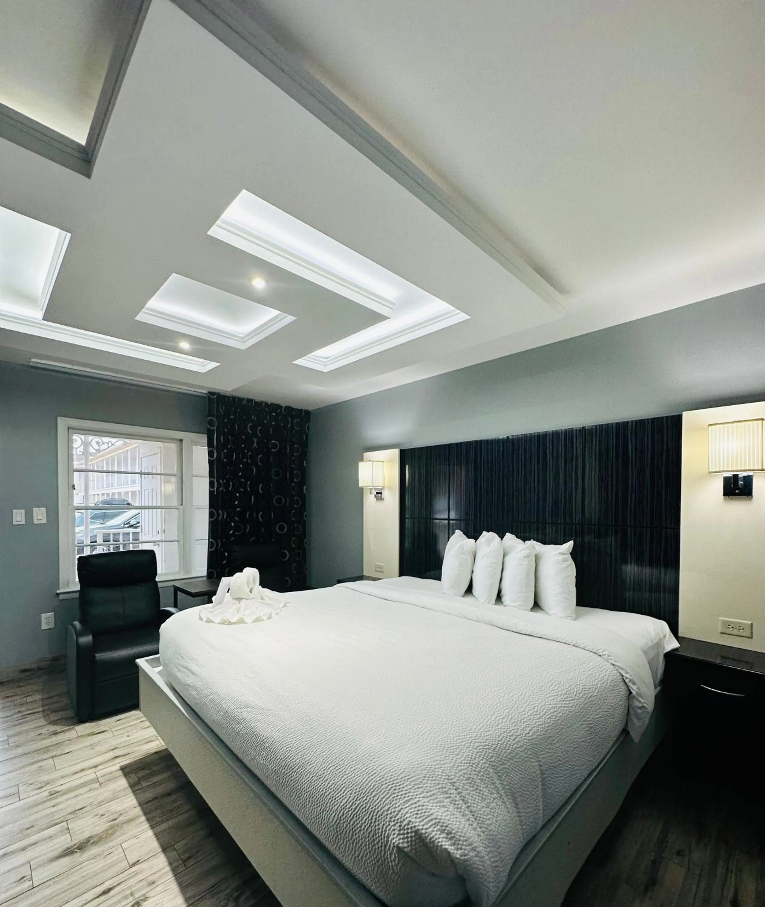 Bed in Historic Waterfront Marion Motor Lodge in downtown St Augustine