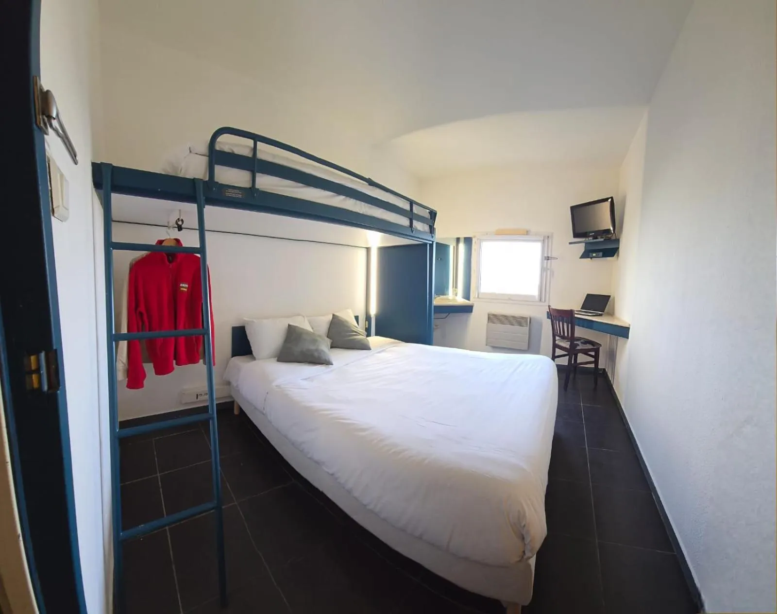 Bed in Enzo Hotels 1er prix Dreux