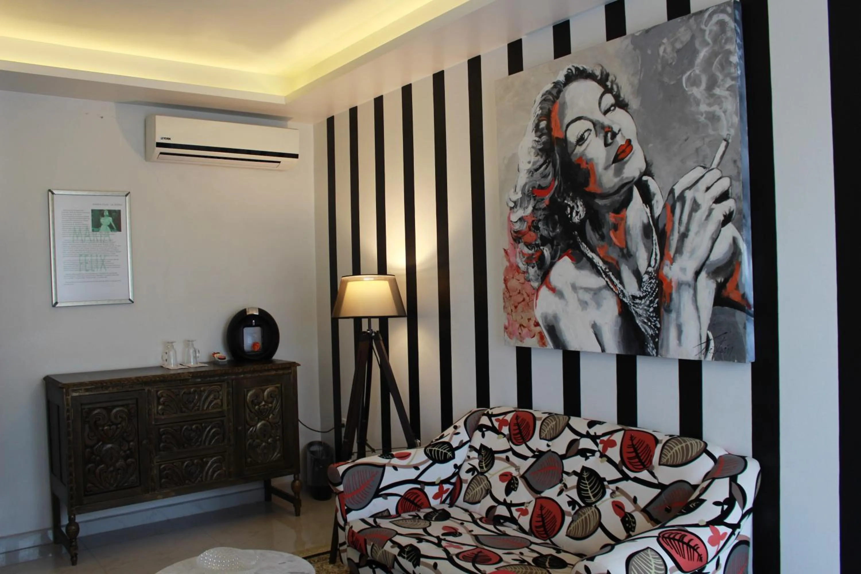 Coffee/tea facilities, Bed in TRES79 Hotel Boutique Orizaba