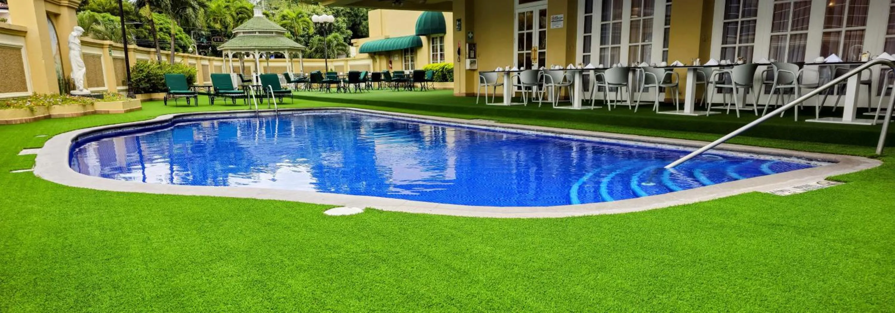 Swimming pool in Barceló San Salvador