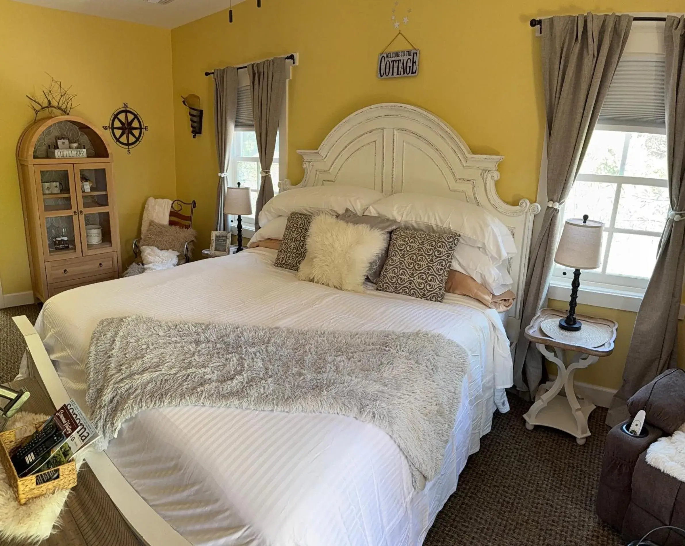 King Room with Balcony in Glen Ellen Inn Secret Cottages King Room with Balcony in Glen Ellen Inn Secret Cottages