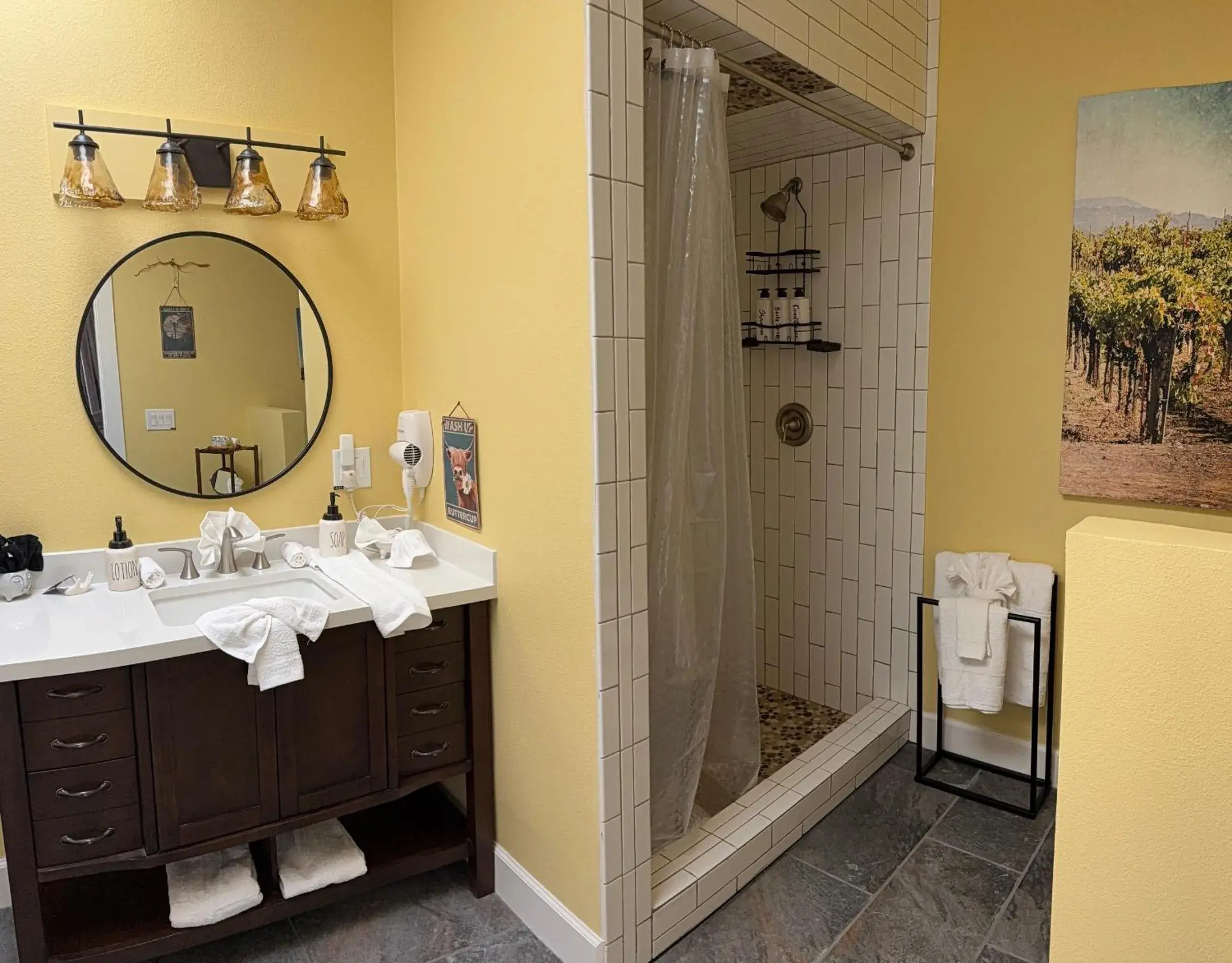 Deluxe King Room in Glen Ellen Inn Secret Cottages Deluxe King Room in Glen Ellen Inn Secret Cottages