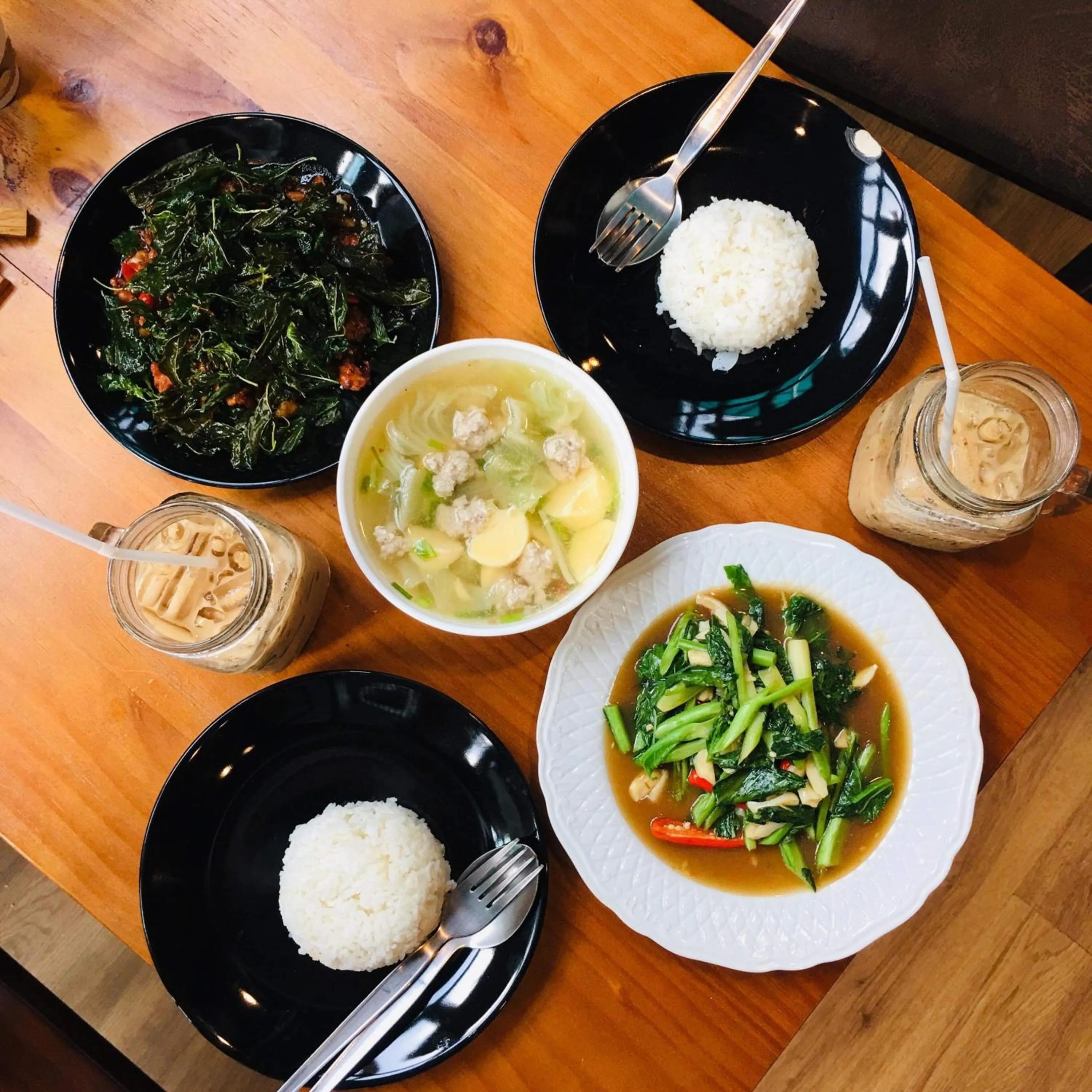 Restaurant/places to eat in Room58