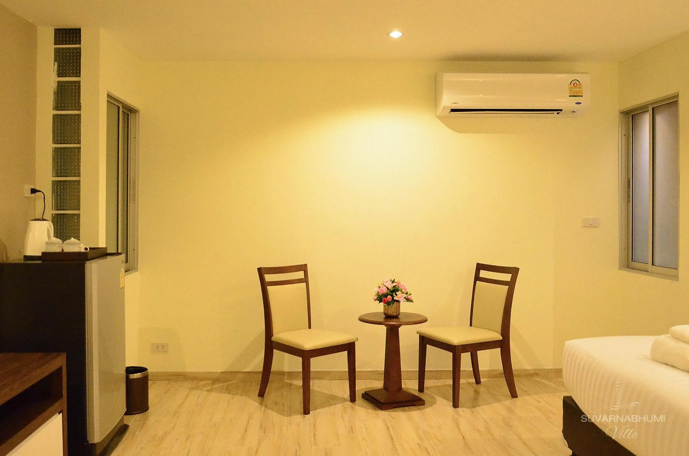 Seating area in Suvarnabhumi Ville Airport Hotel