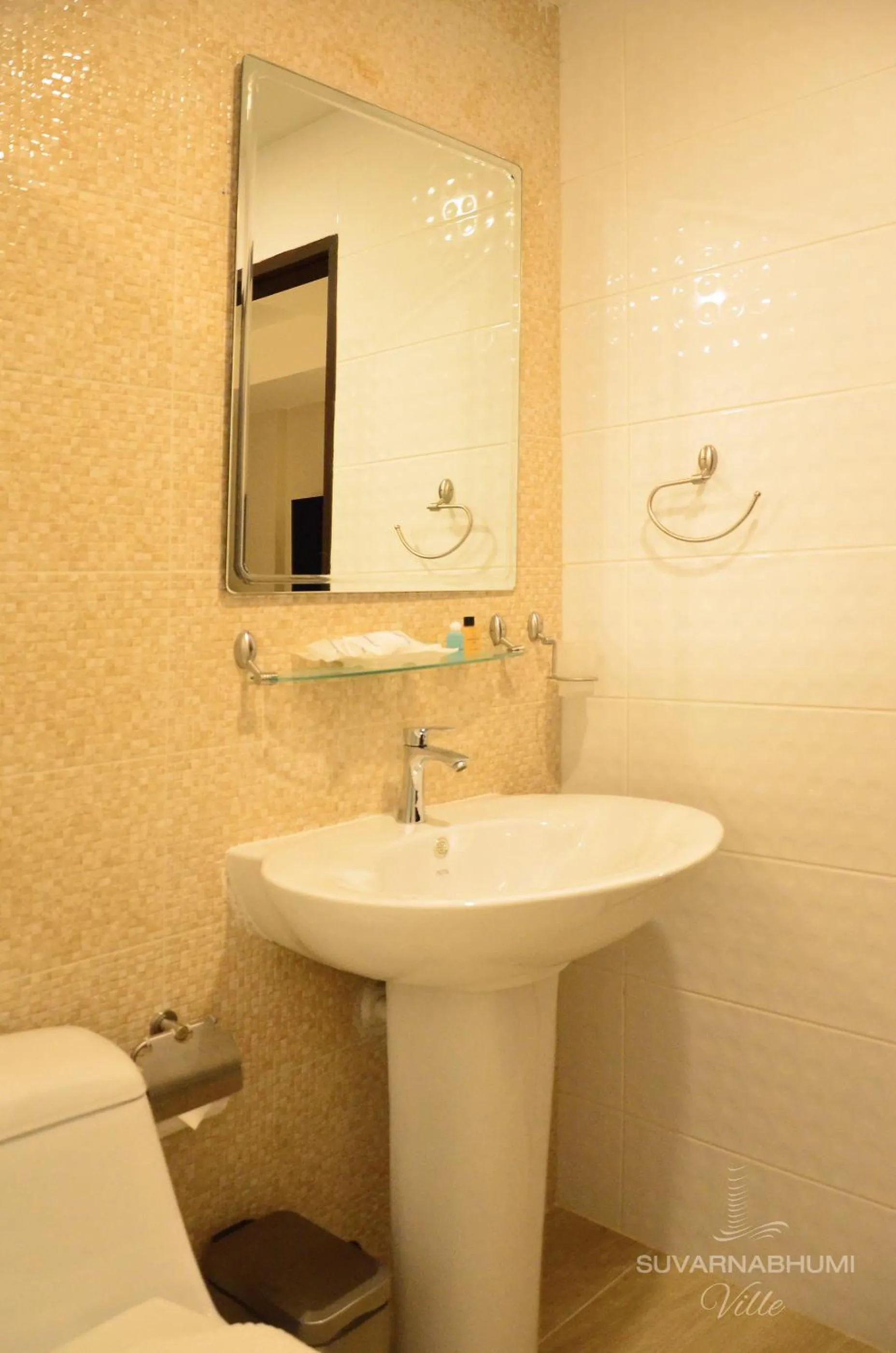 Bathroom in Suvarnabhumi Ville Airport Hotel
