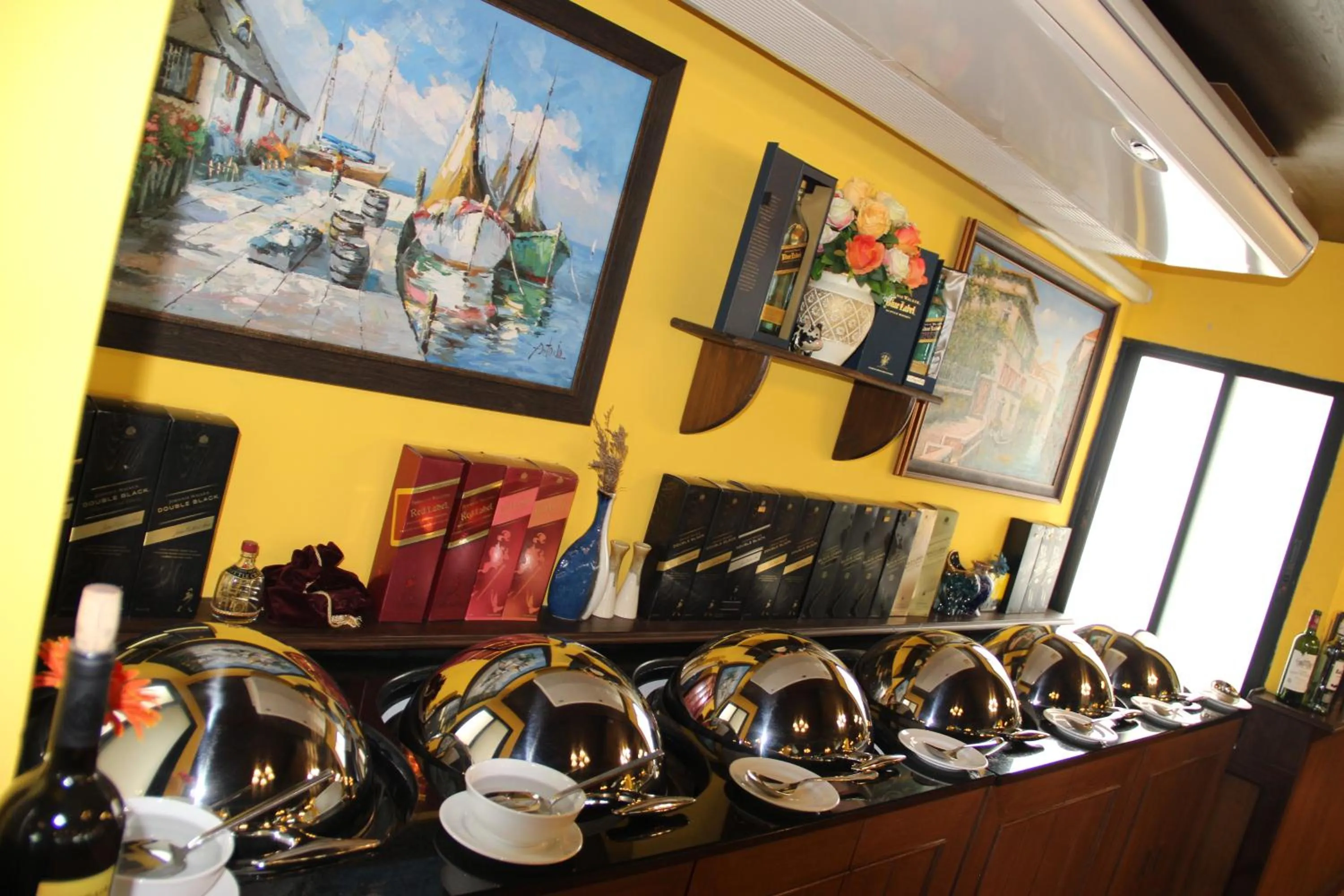 Restaurant/places to eat in Suvarnabhumi Ville Airport Hotel