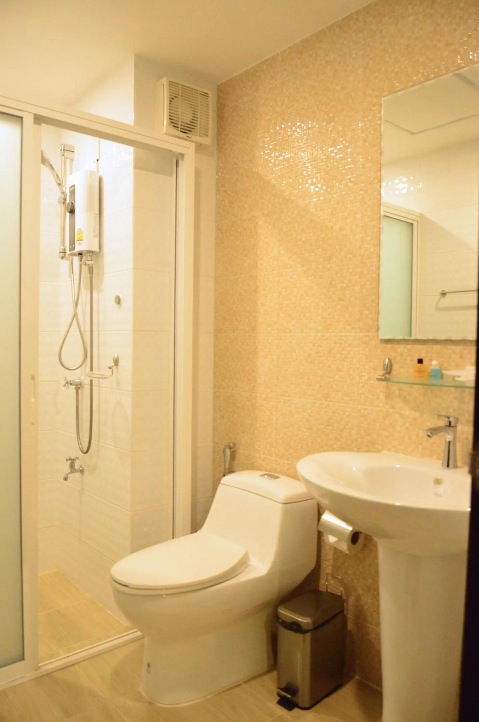 Bathroom in Suvarnabhumi Ville Airport Hotel