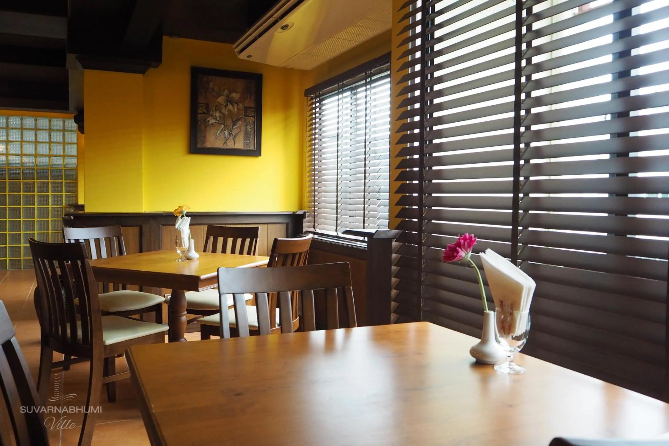 Restaurant/places to eat in Suvarnabhumi Ville Airport Hotel