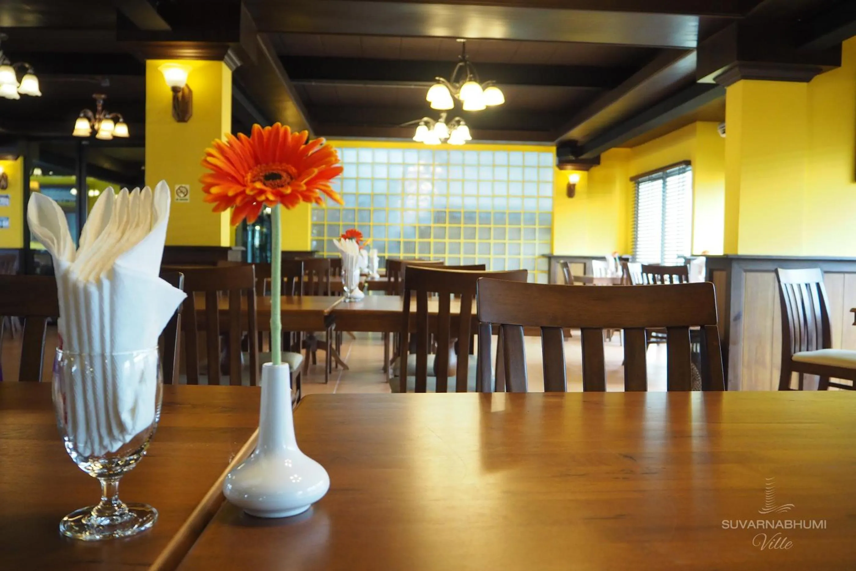 Restaurant/places to eat in Suvarnabhumi Ville Airport Hotel