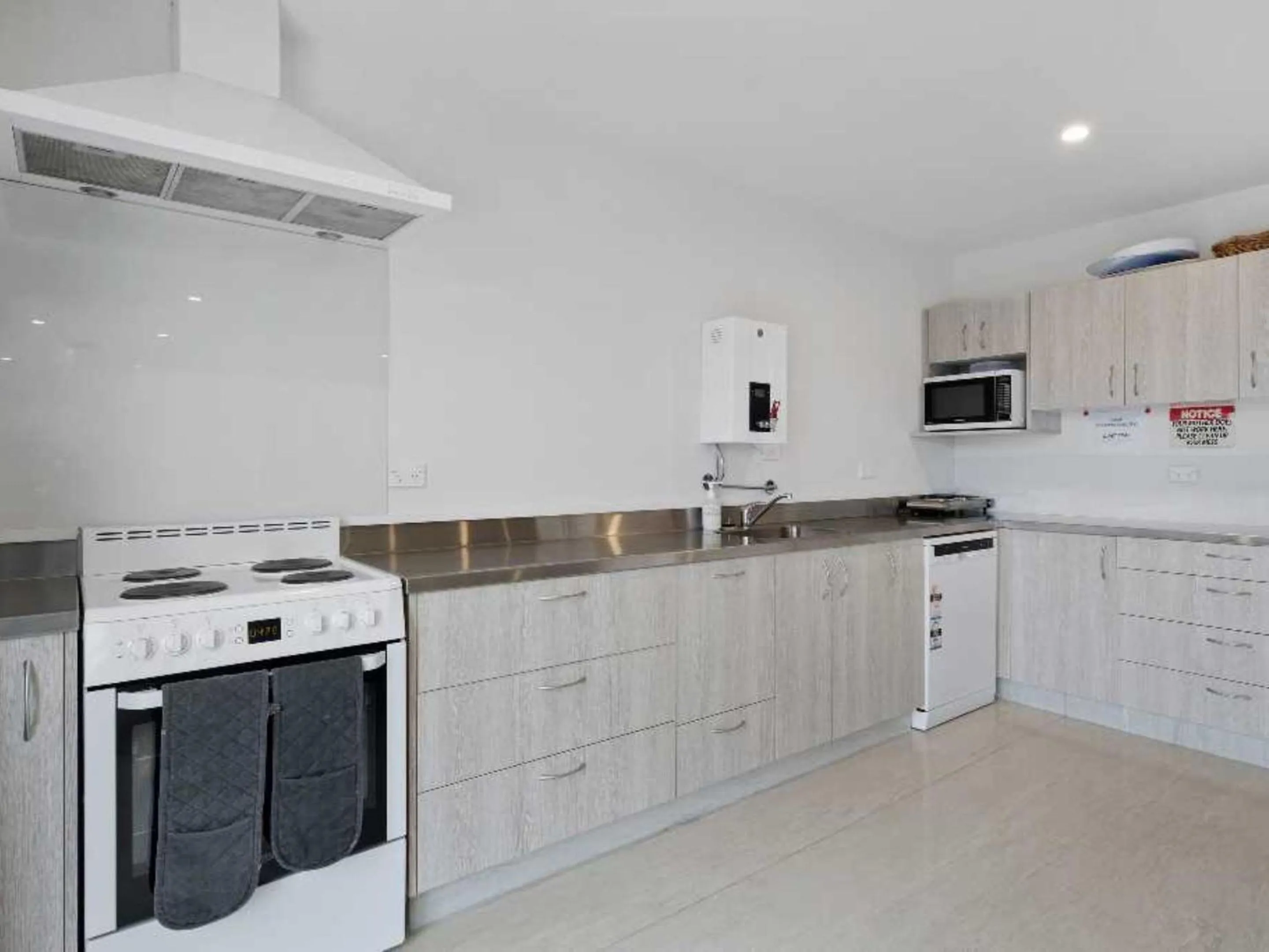 Kitchen or kitchenette in Falcon's Nest