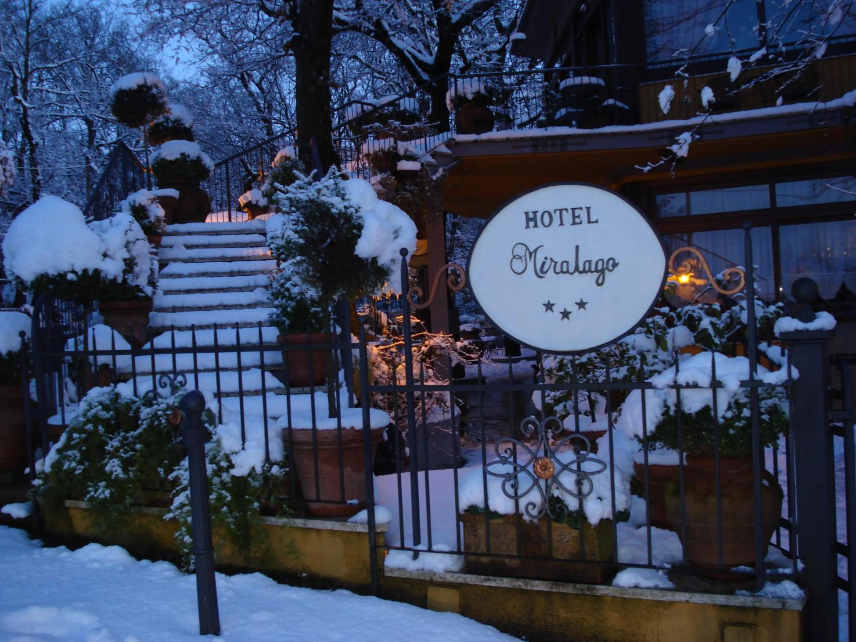 Facade/entrance in Miralago