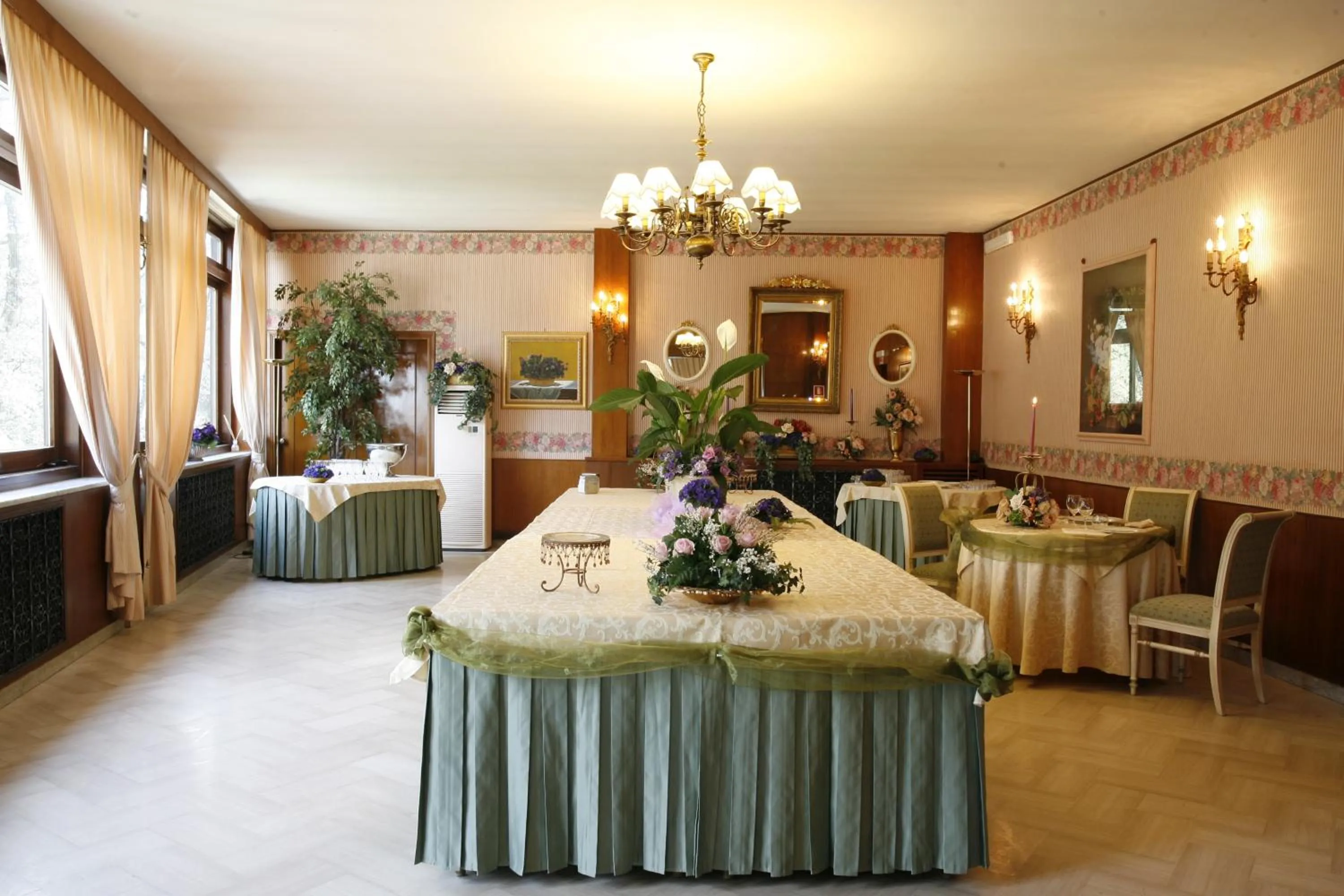 Restaurant/places to eat in Miralago