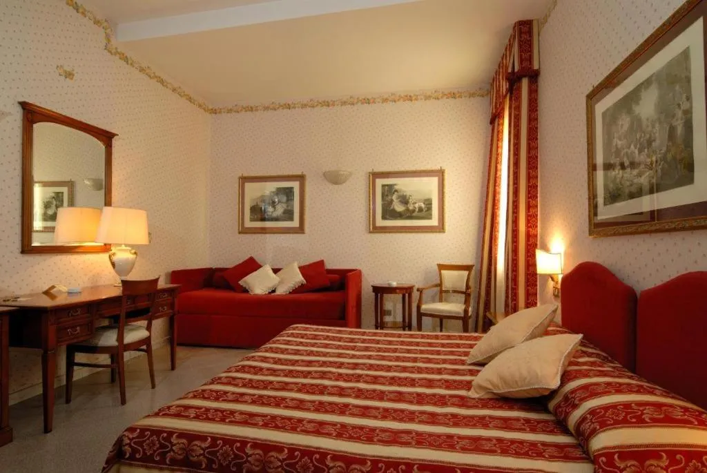 Bedroom, Bed in Miralago