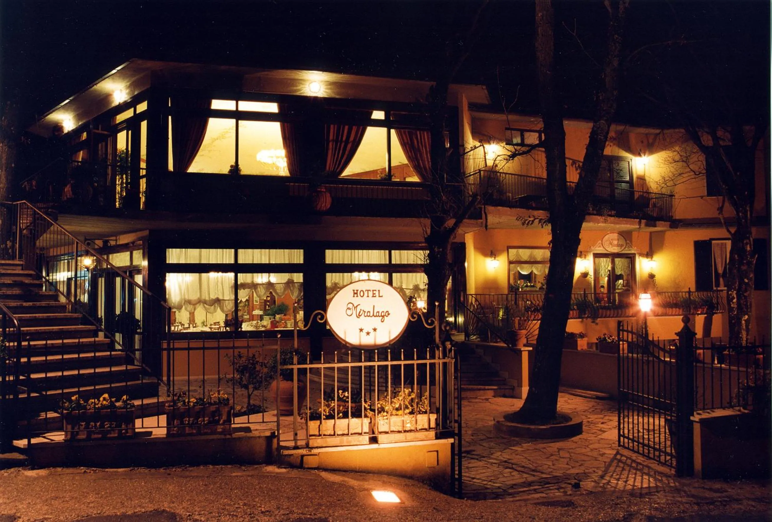 Facade/entrance in Miralago