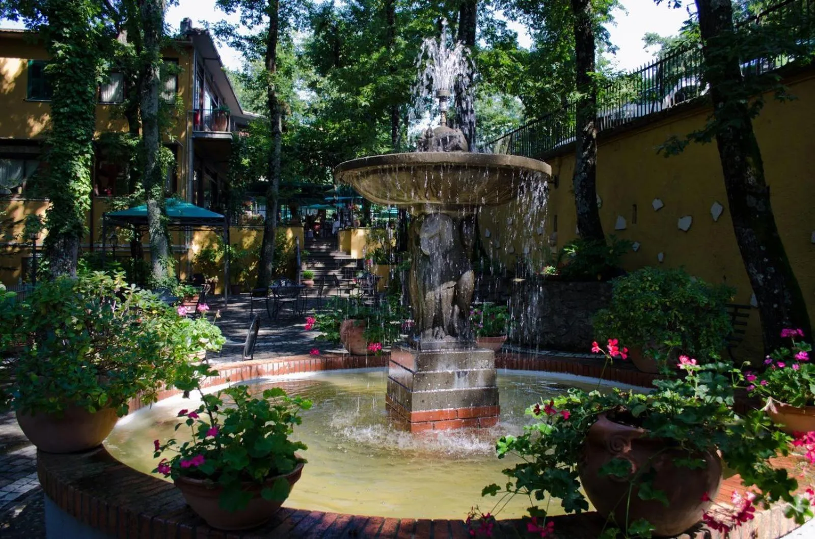 Facade/entrance in Miralago