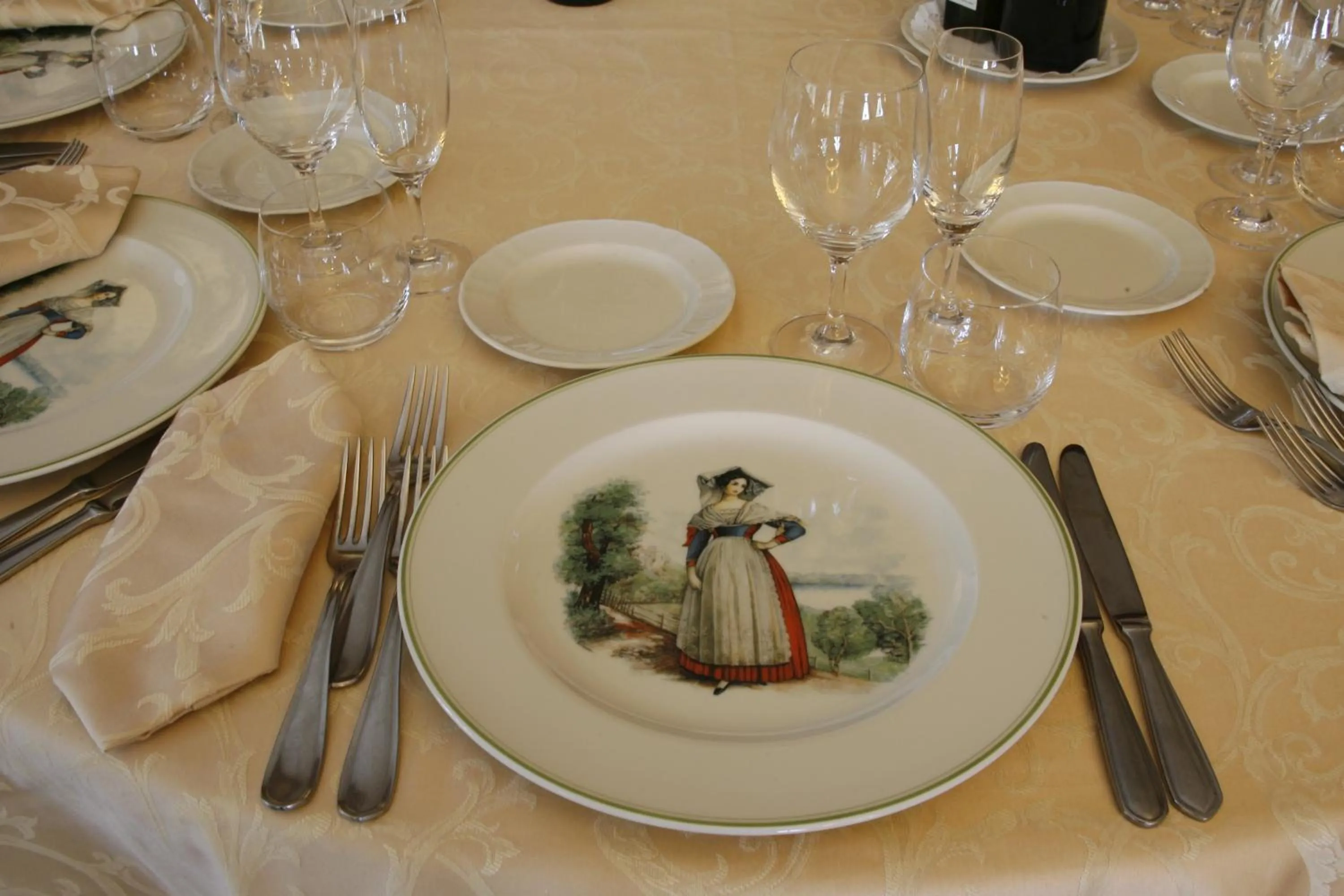 Restaurant/places to eat in Miralago