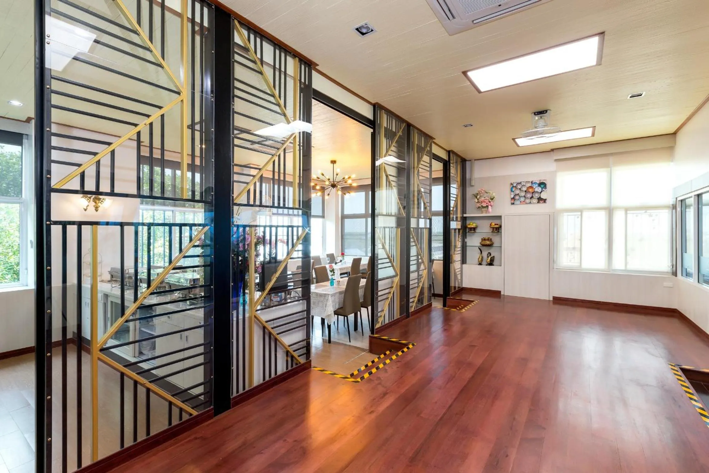 Restaurant/places to eat in RoomQuest Suvarnabhumi Airport Romklao Soi 6