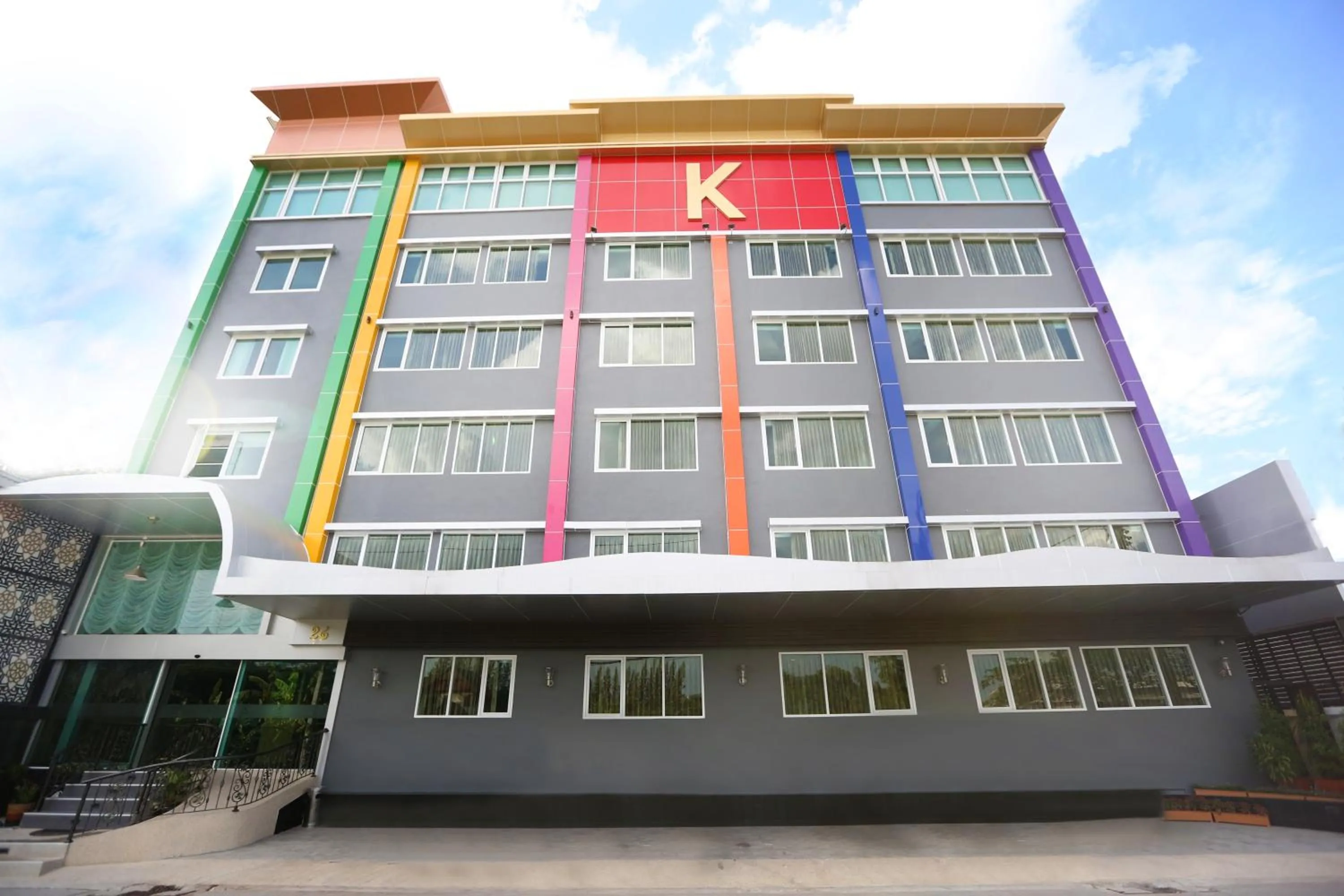 Property building in RoomQuest Suvarnabhumi Airport Romklao Soi 6