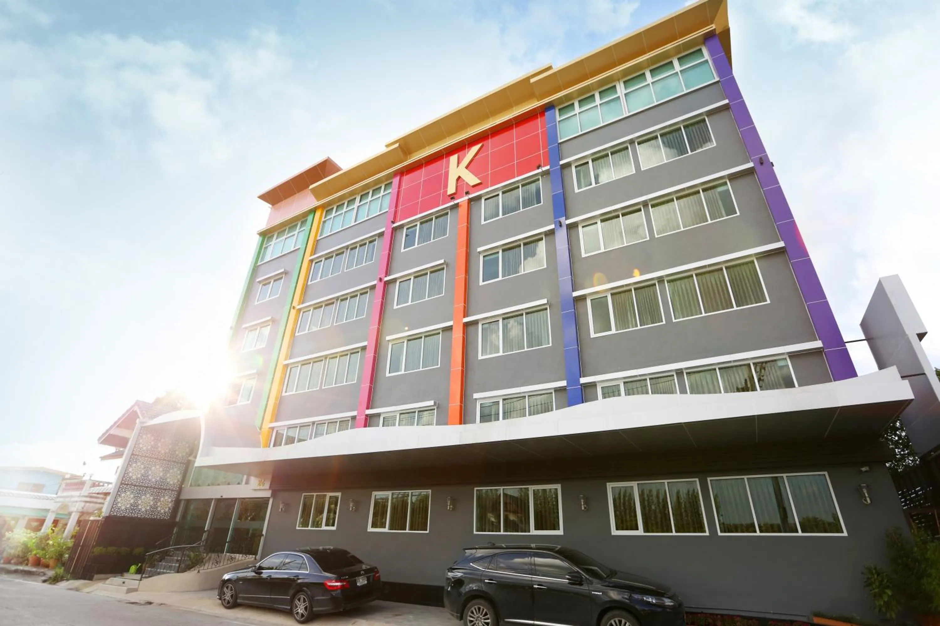 Property building in RoomQuest Suvarnabhumi Airport Romklao Soi 6