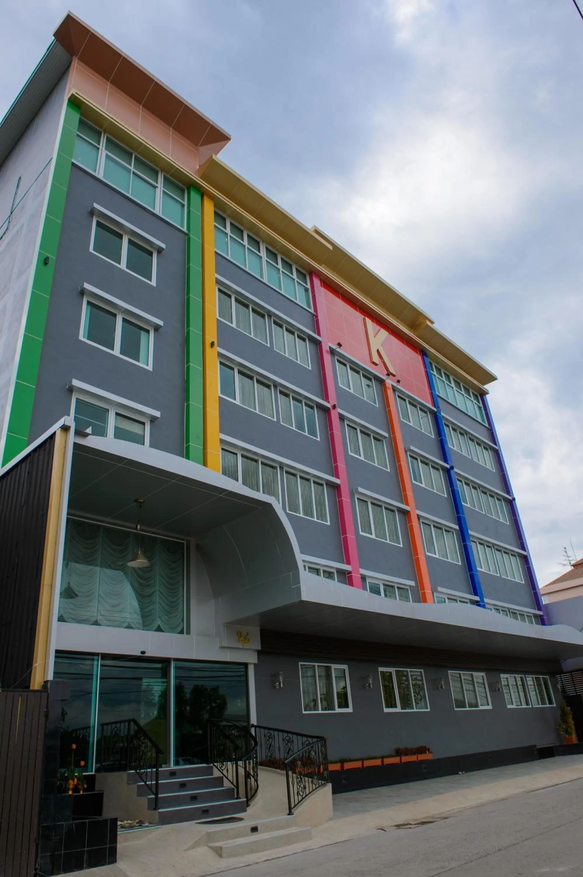 Property building in RoomQuest Suvarnabhumi Airport Romklao Soi 6