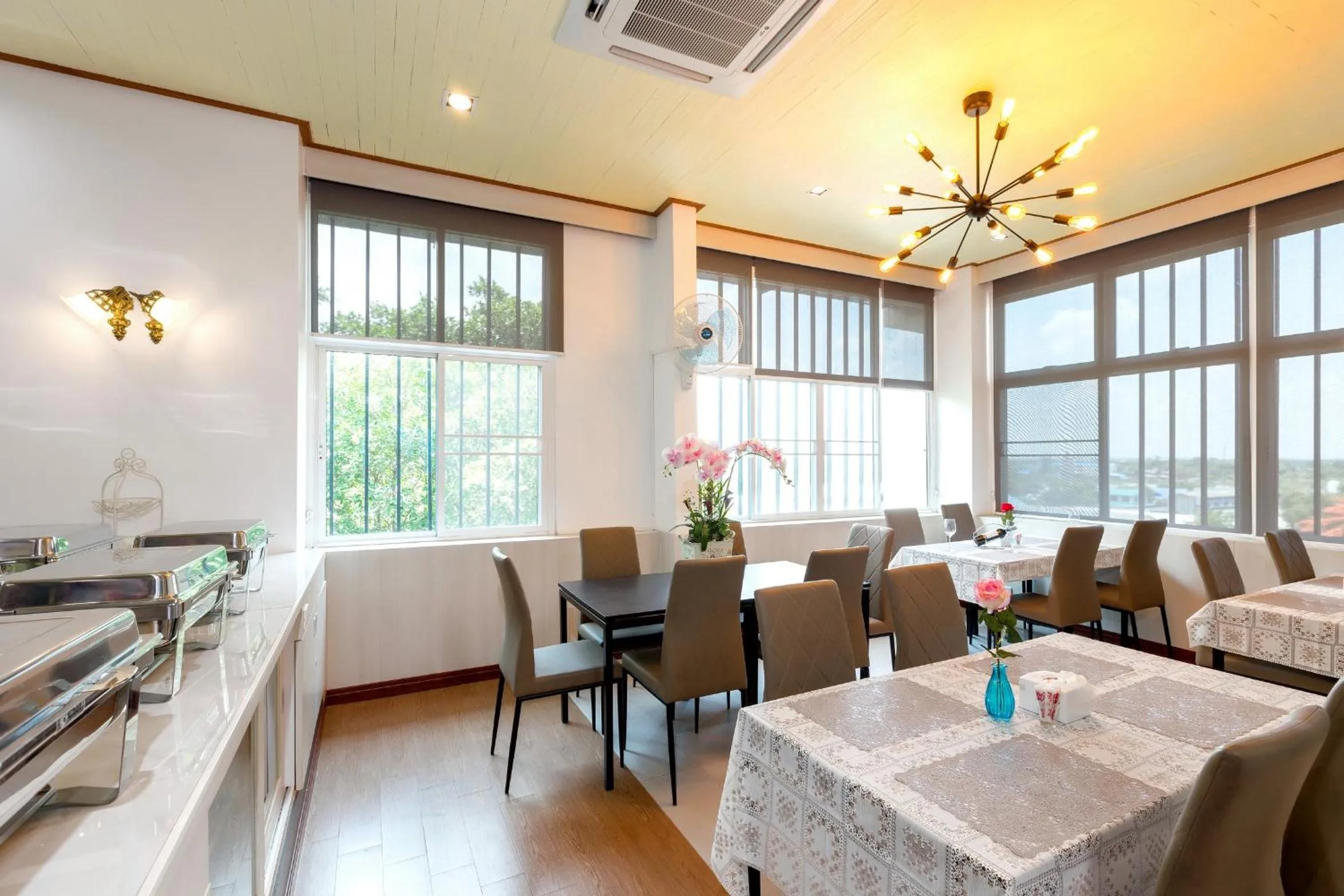 Restaurant/places to eat in RoomQuest Suvarnabhumi Airport Romklao Soi 6