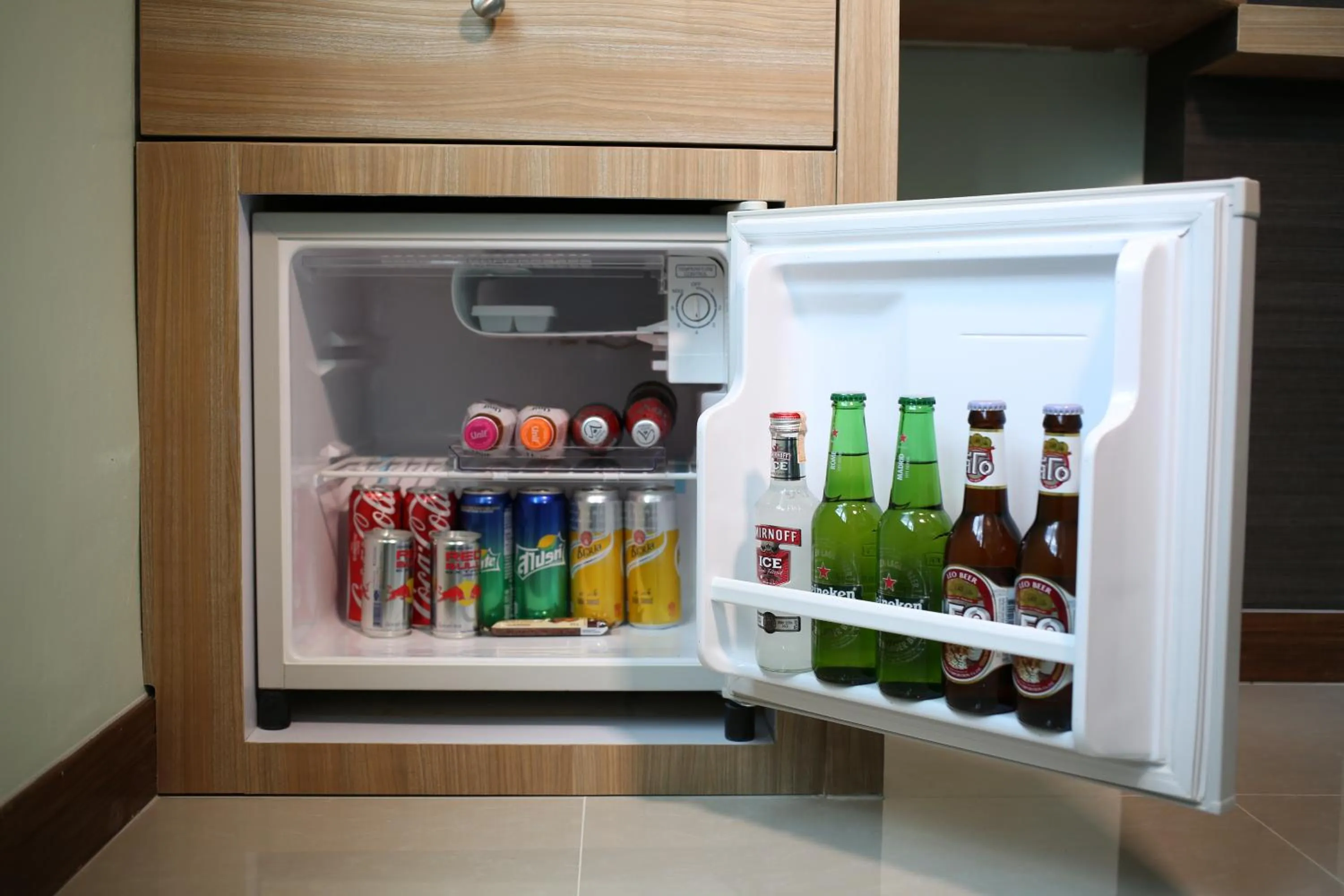 Coffee/tea facilities in RoomQuest Suvarnabhumi Airport Romklao Soi 6