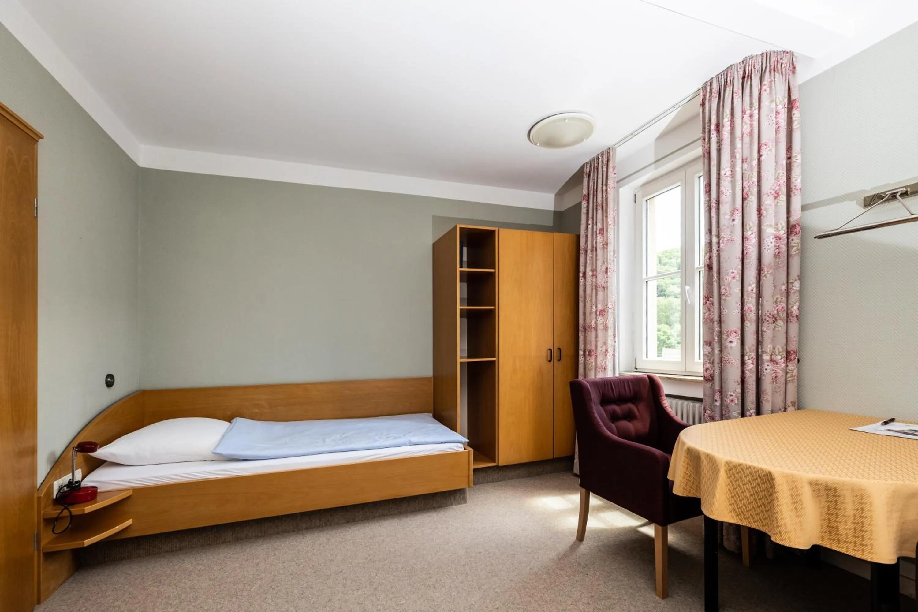 Photo of the whole room, Bed in Gästehaus in der Brückenstraße Jagsthausen