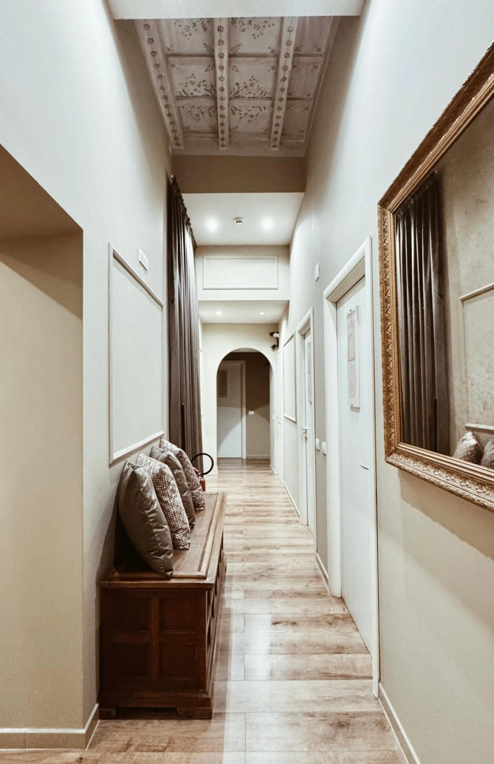 Decorative detail in Residenza Sciarra Suites