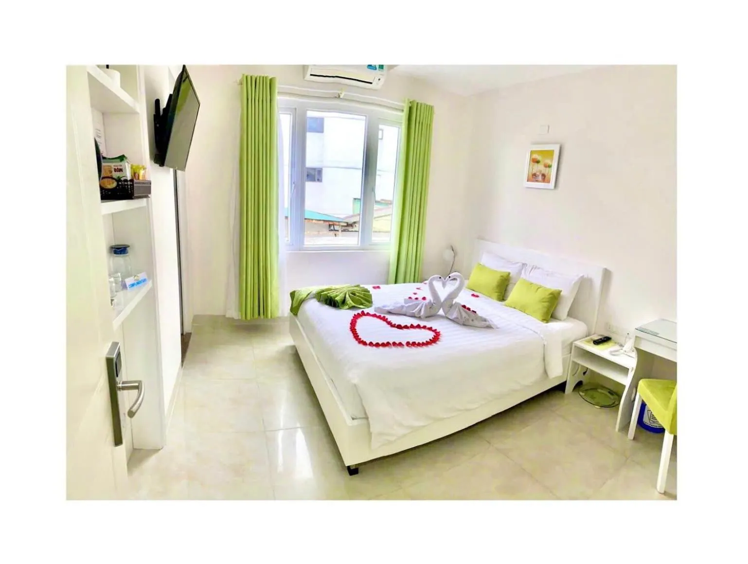 Photo of the whole room, Bed in Hotel La Perle