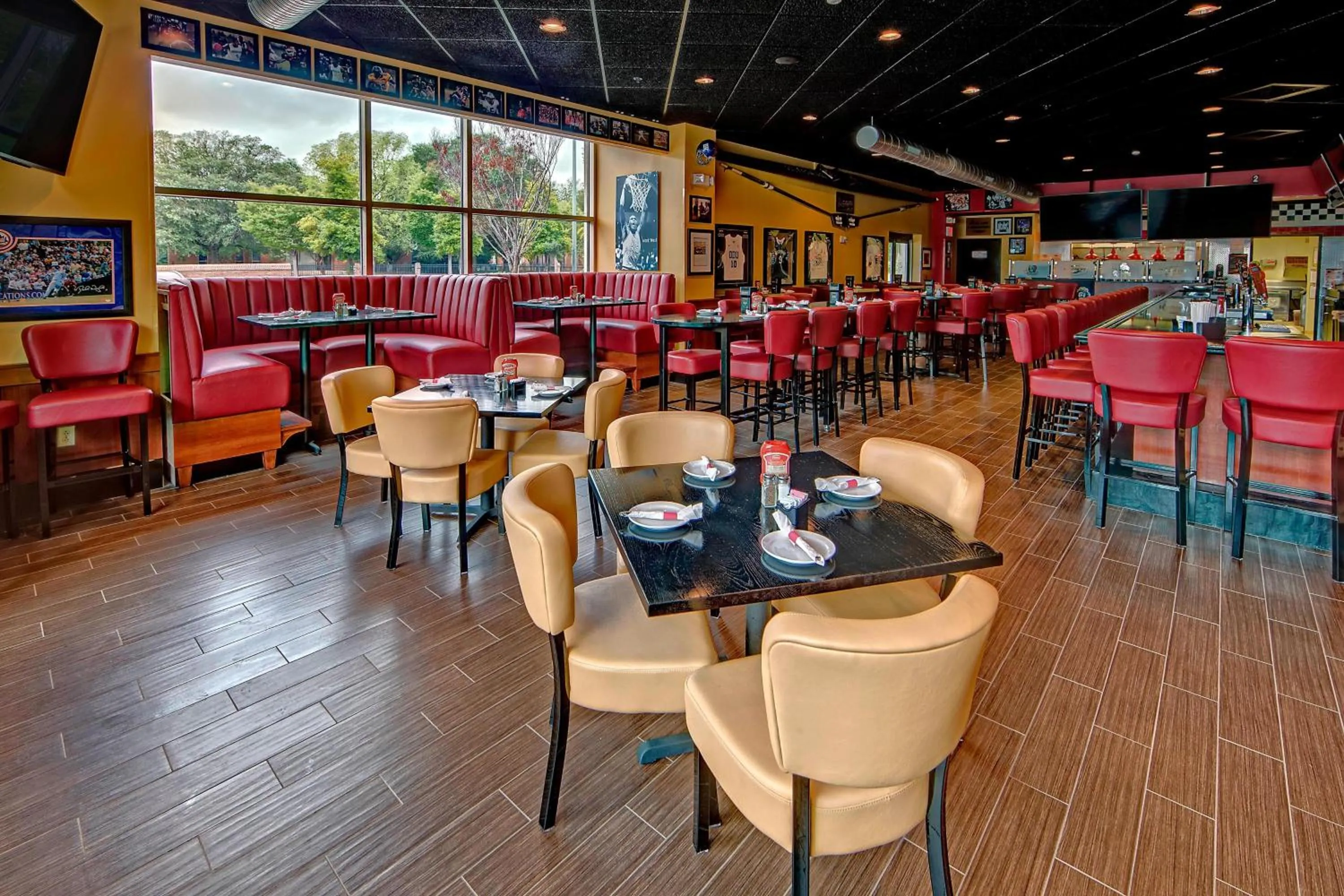 Restaurant/places to eat in SpringHill Suites Norfolk Old Dominion University