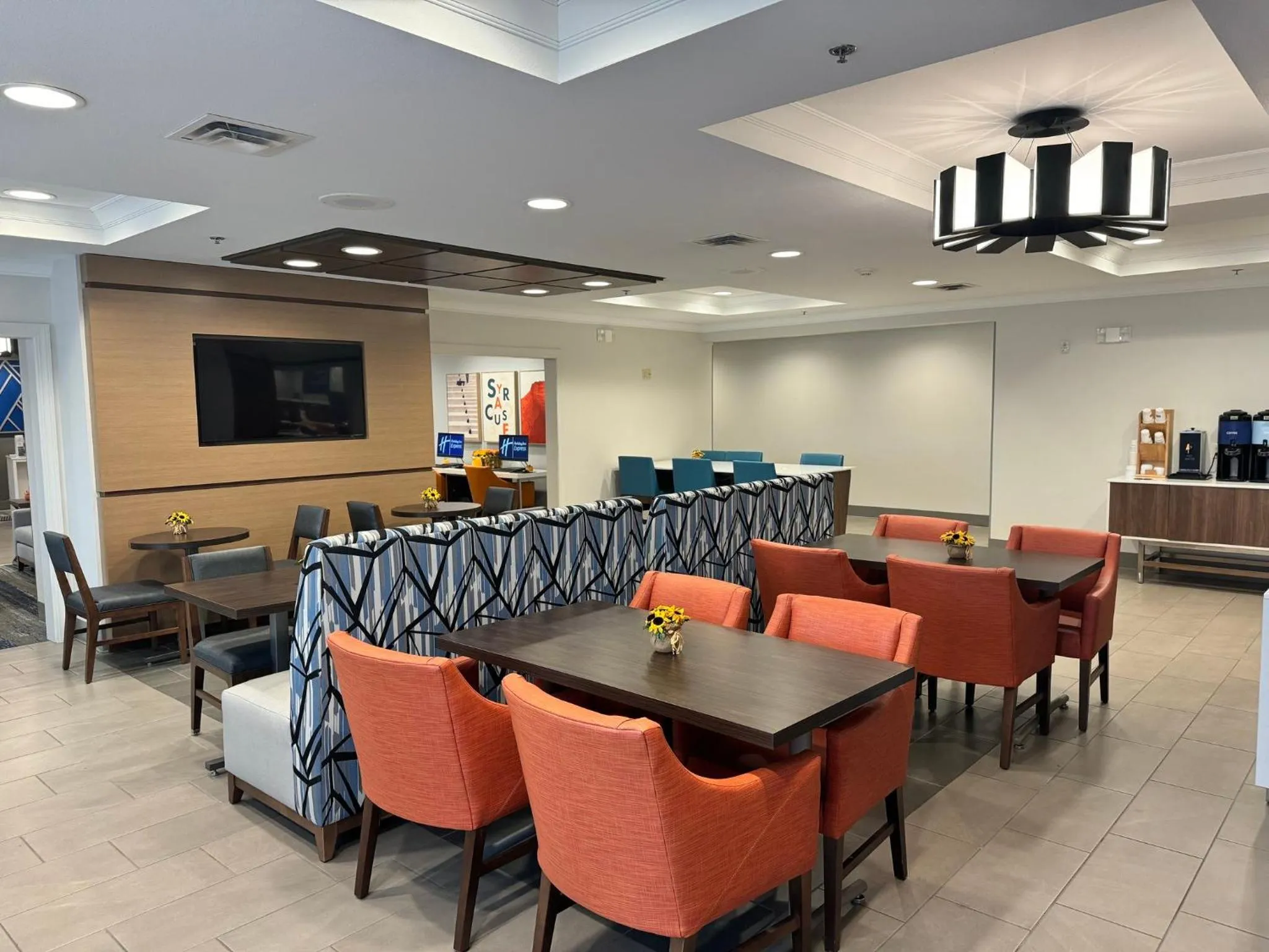 Breakfast in Holiday Inn Express & Suites Dewitt - Syracuse by IHG