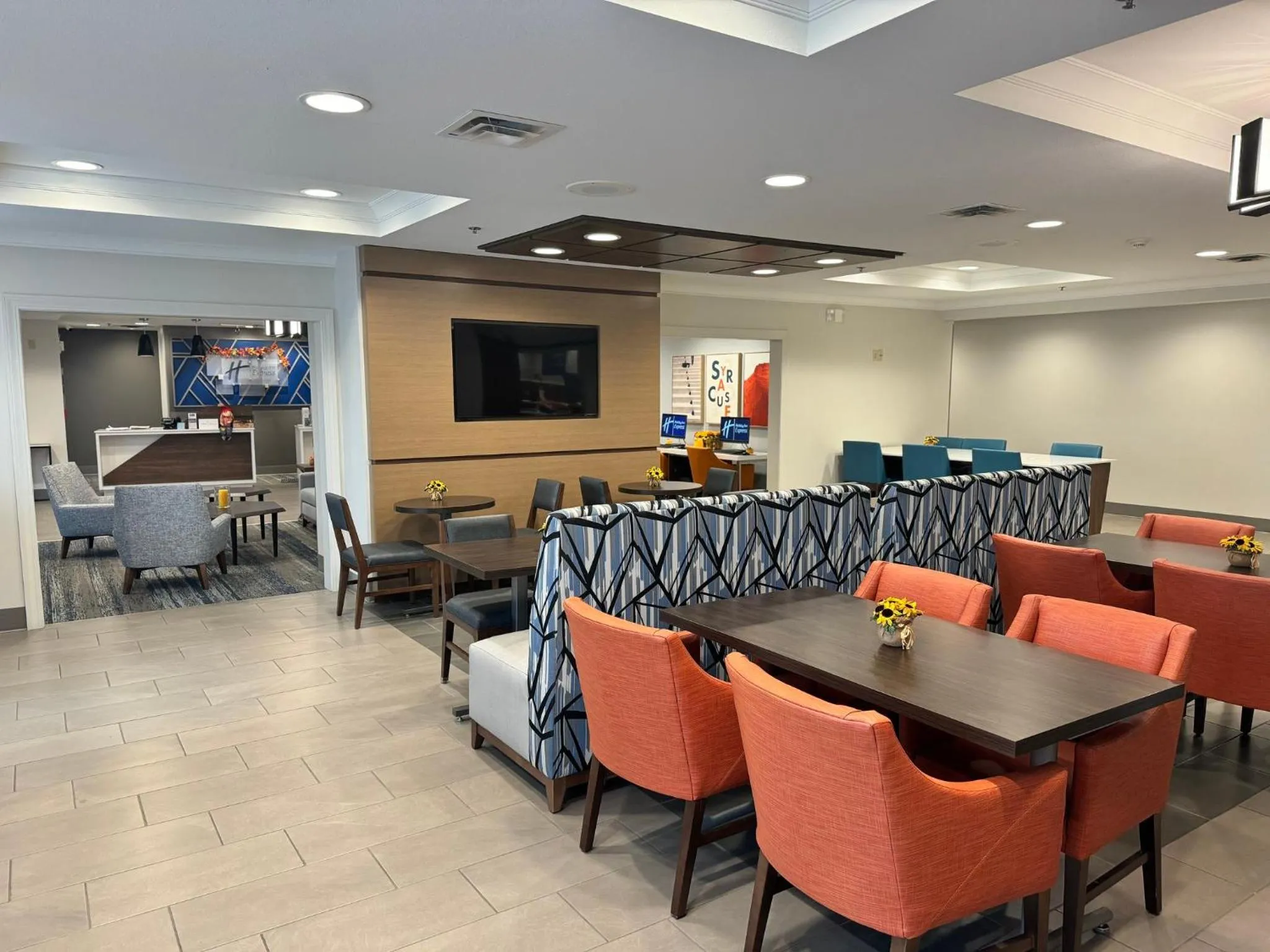 Breakfast in Holiday Inn Express & Suites Dewitt - Syracuse by IHG