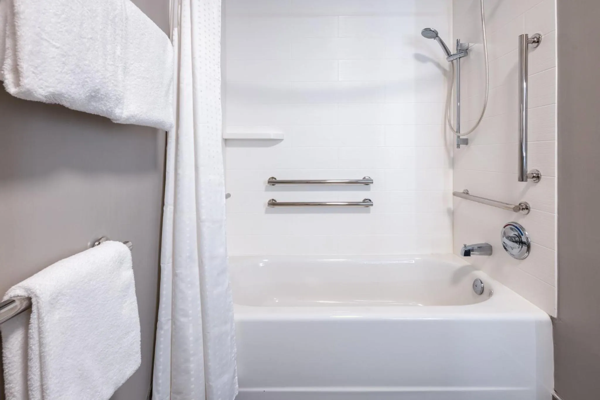 Photo of the whole room in Holiday Inn Express & Suites Dewitt - Syracuse by IHG