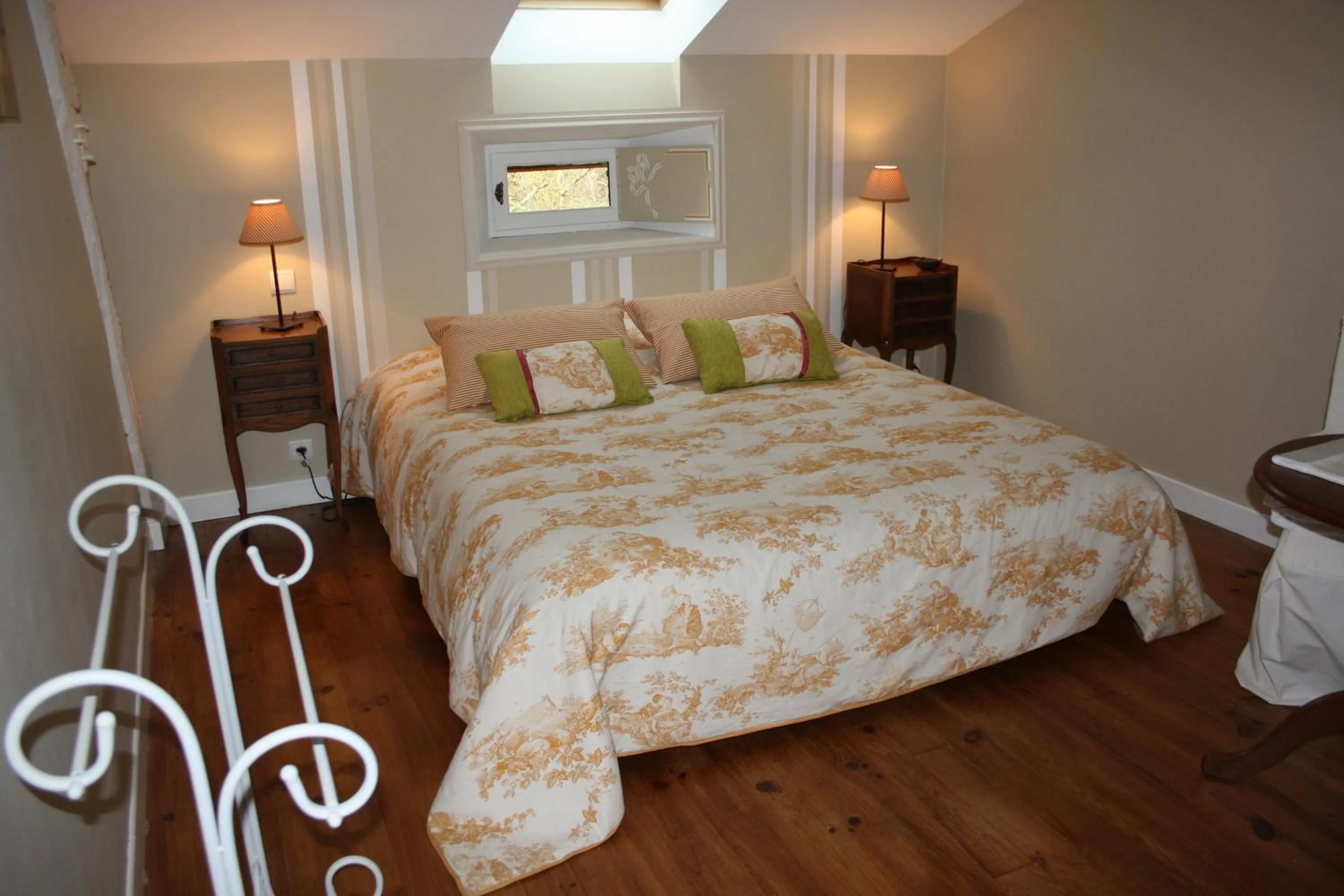 Photo of the whole room, Bed in La Maison d'Anais