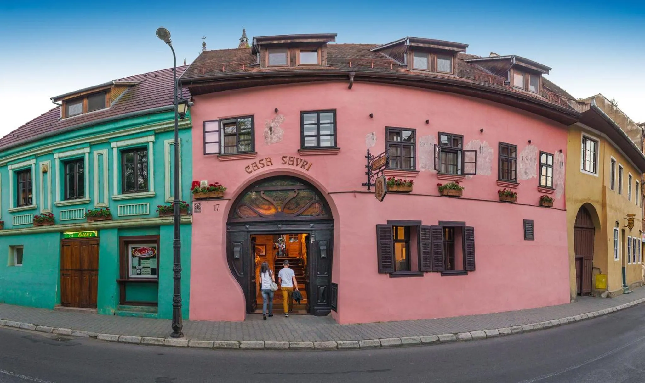 Property building in Casa Savri