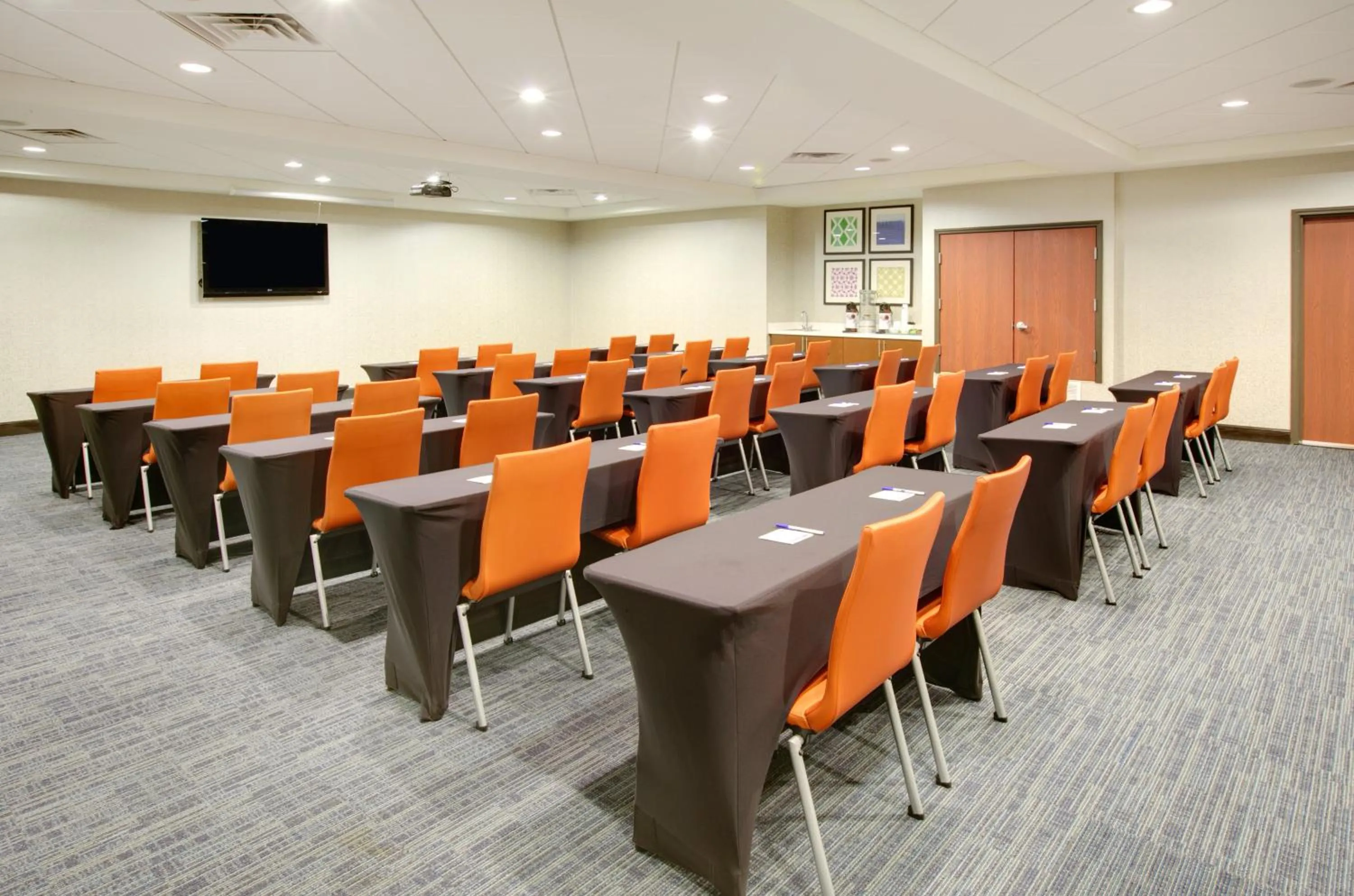 Meeting/conference room in Holiday Inn Express & Suites - Denton North by IHG
