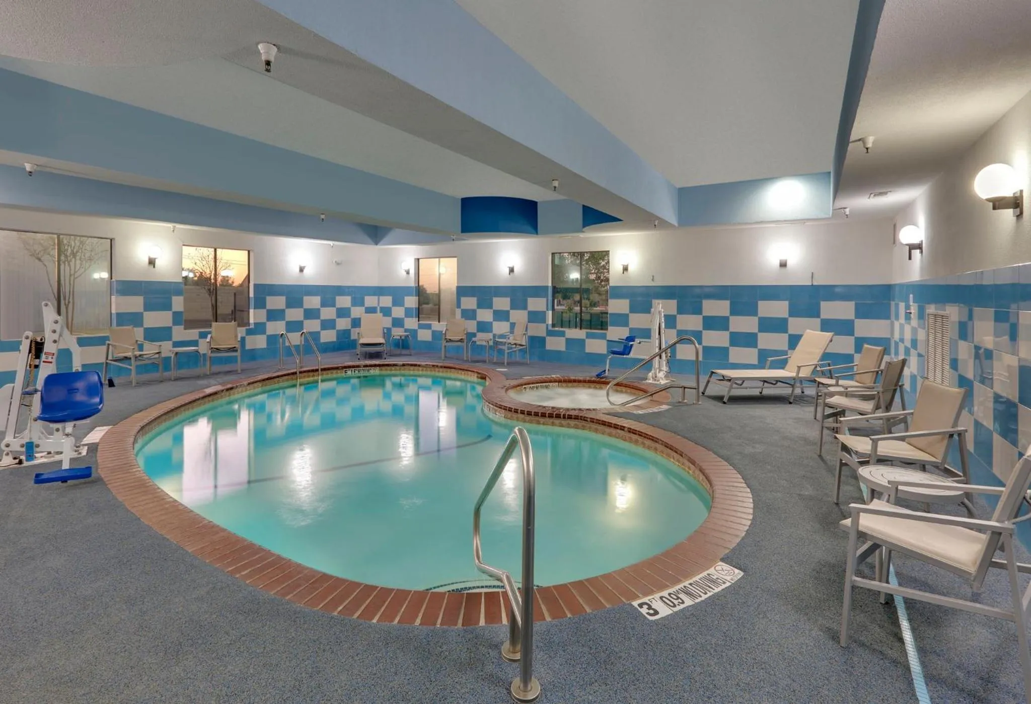 Swimming pool in Holiday Inn Express & Suites - Denton North by IHG