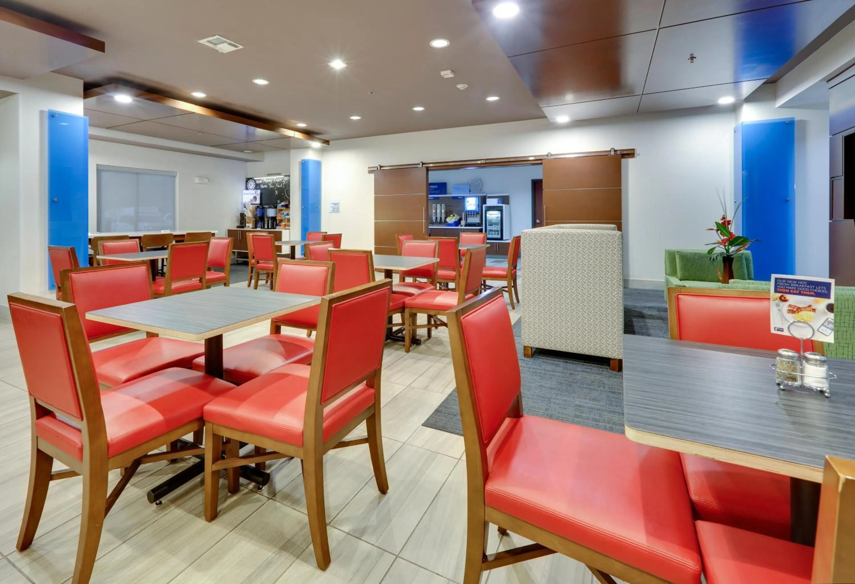 Breakfast in Holiday Inn Express & Suites - Denton North by IHG