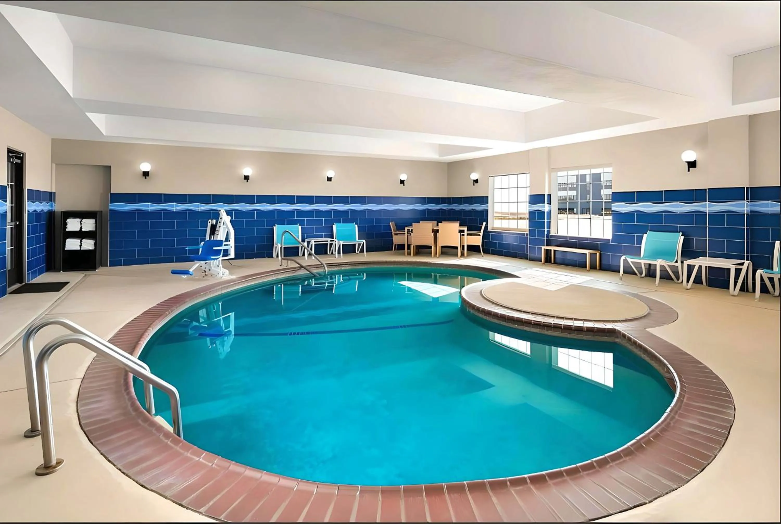 Swimming pool in Holiday Inn Express & Suites - Denton North by IHG