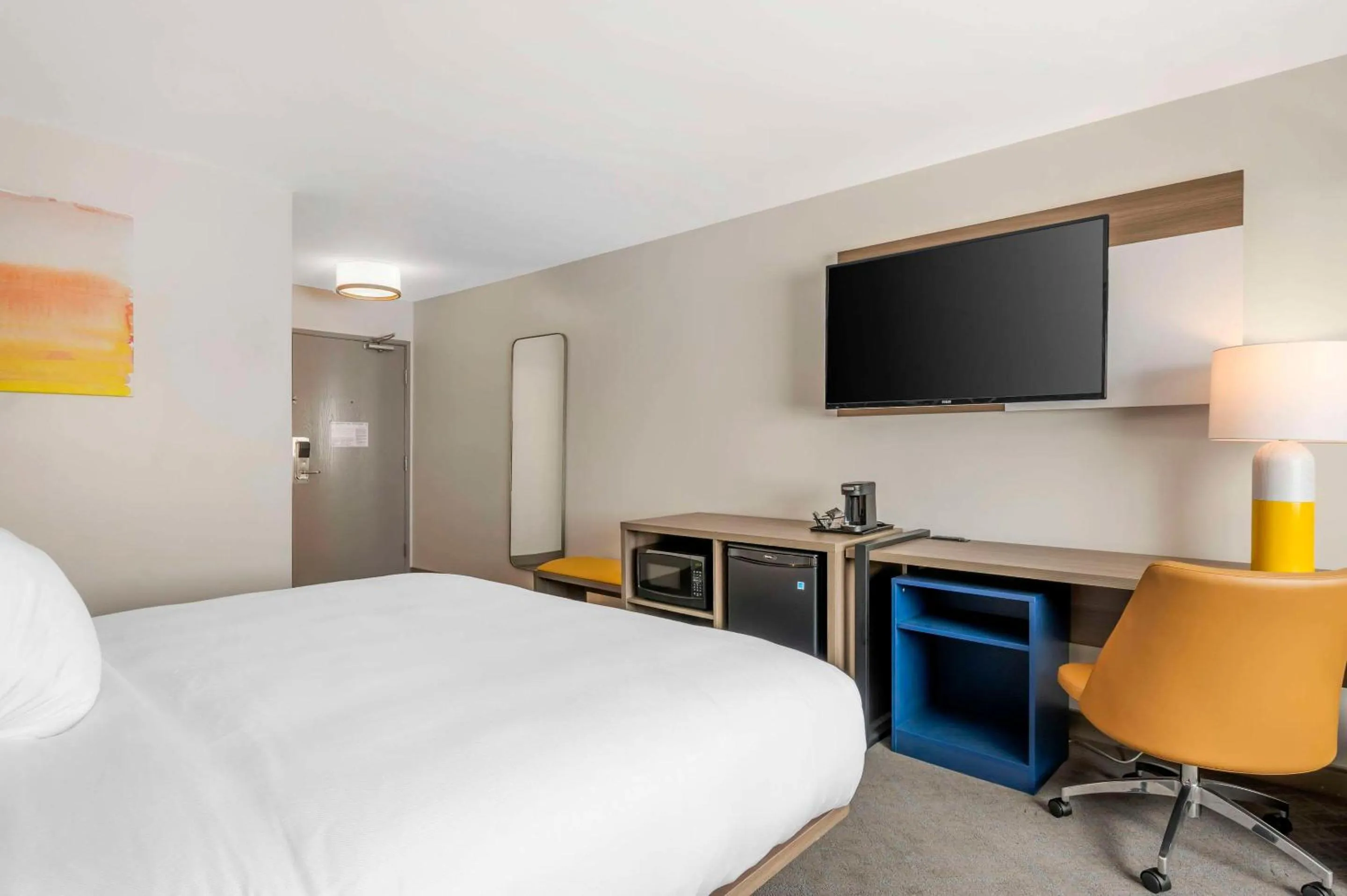 Bedroom, Bed in Comfort Inn Kendallville East